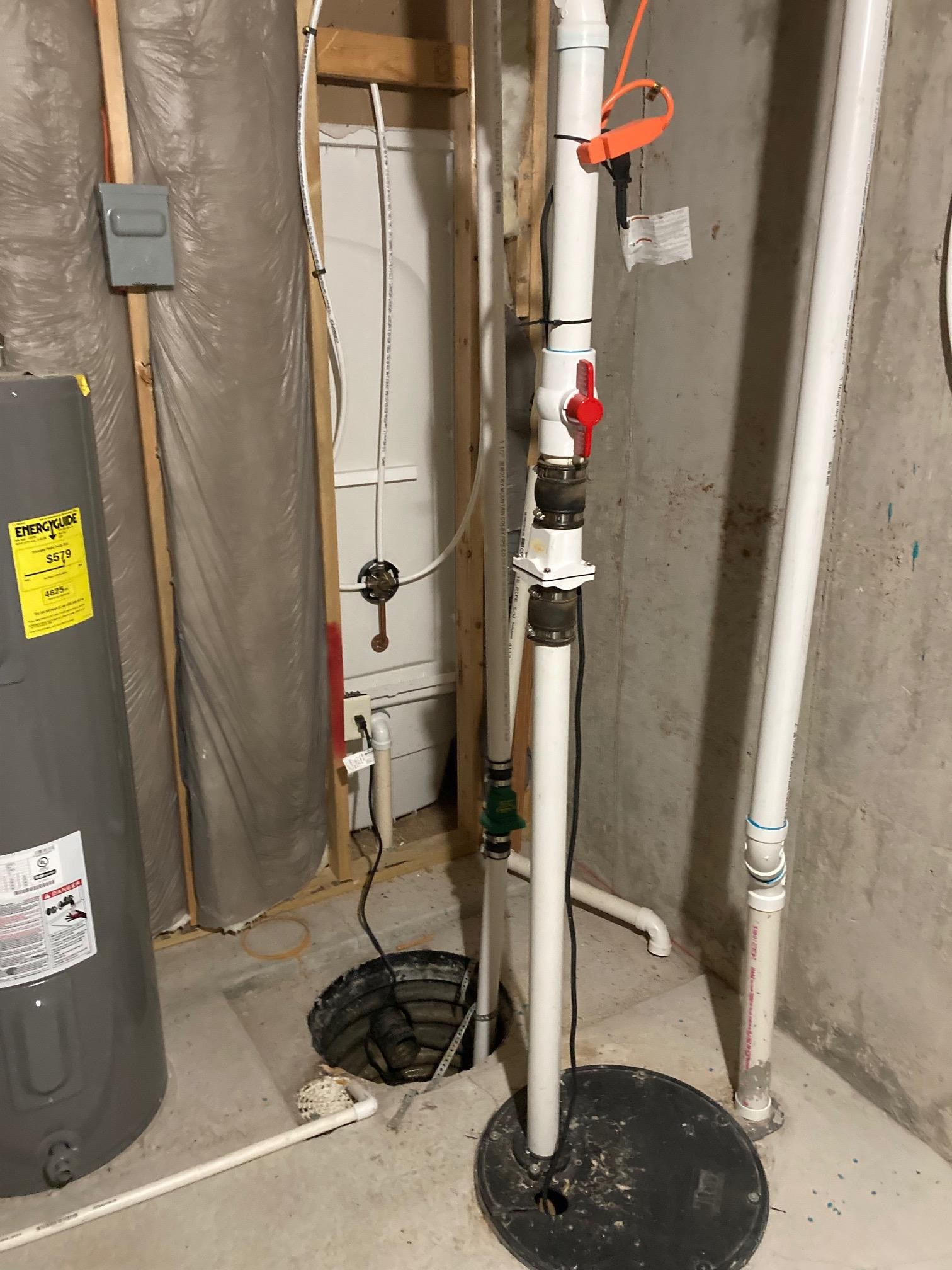 Newton, Kansas 67114, United States, 3 Bedrooms Bedrooms, ,3 BathroomsBathrooms,Residential,Pending,65565