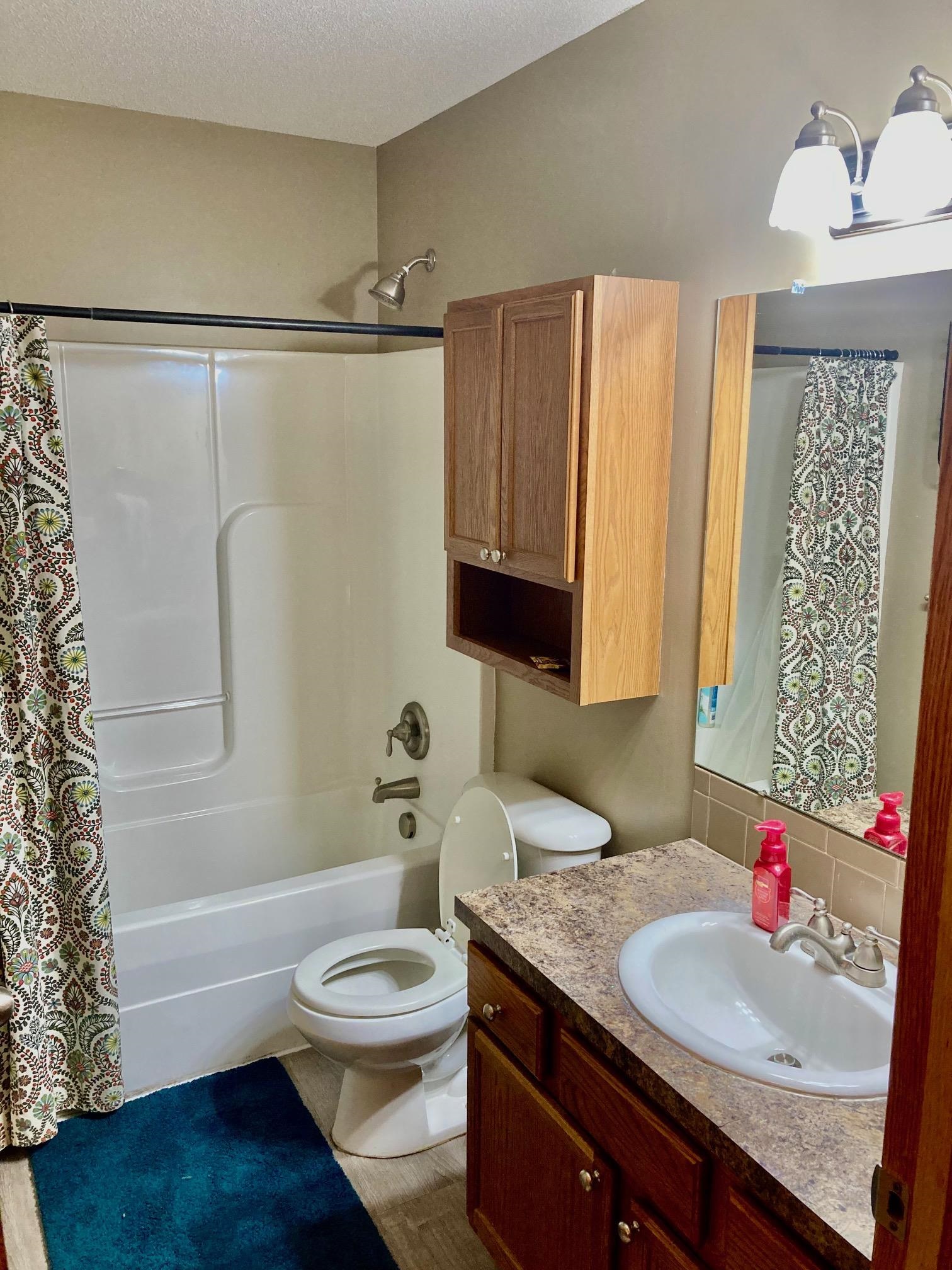 Newton, Kansas 67114, United States, 3 Bedrooms Bedrooms, ,3 BathroomsBathrooms,Residential,Pending,65565