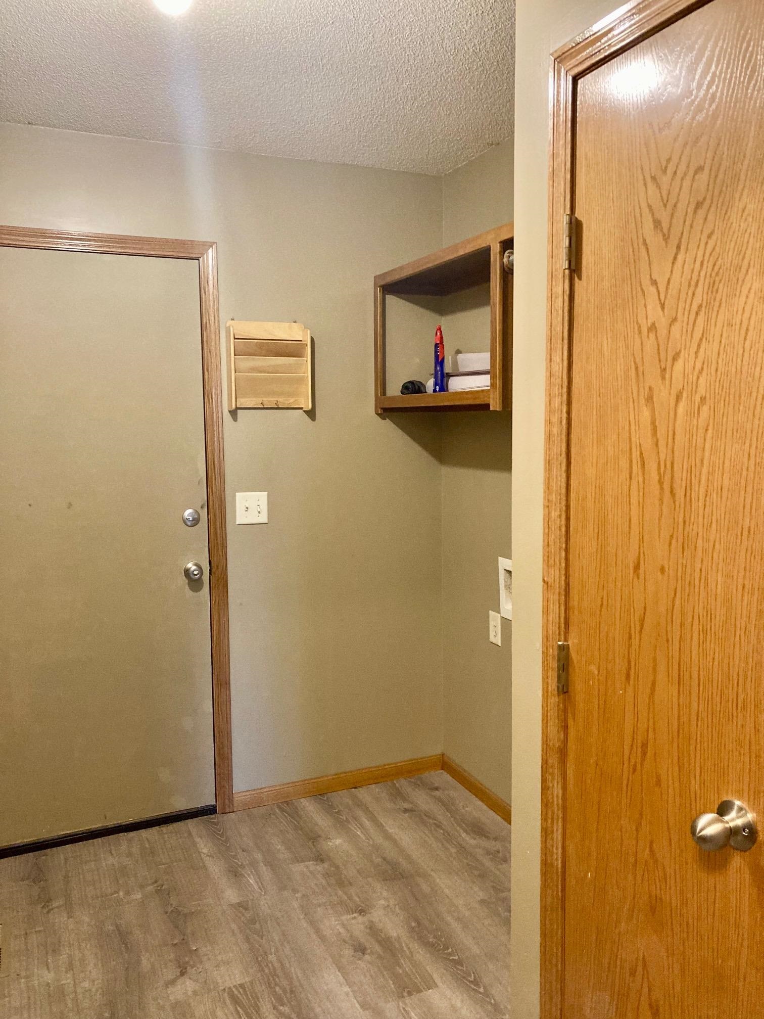 Newton, Kansas 67114, United States, 3 Bedrooms Bedrooms, ,3 BathroomsBathrooms,Residential,Pending,65565