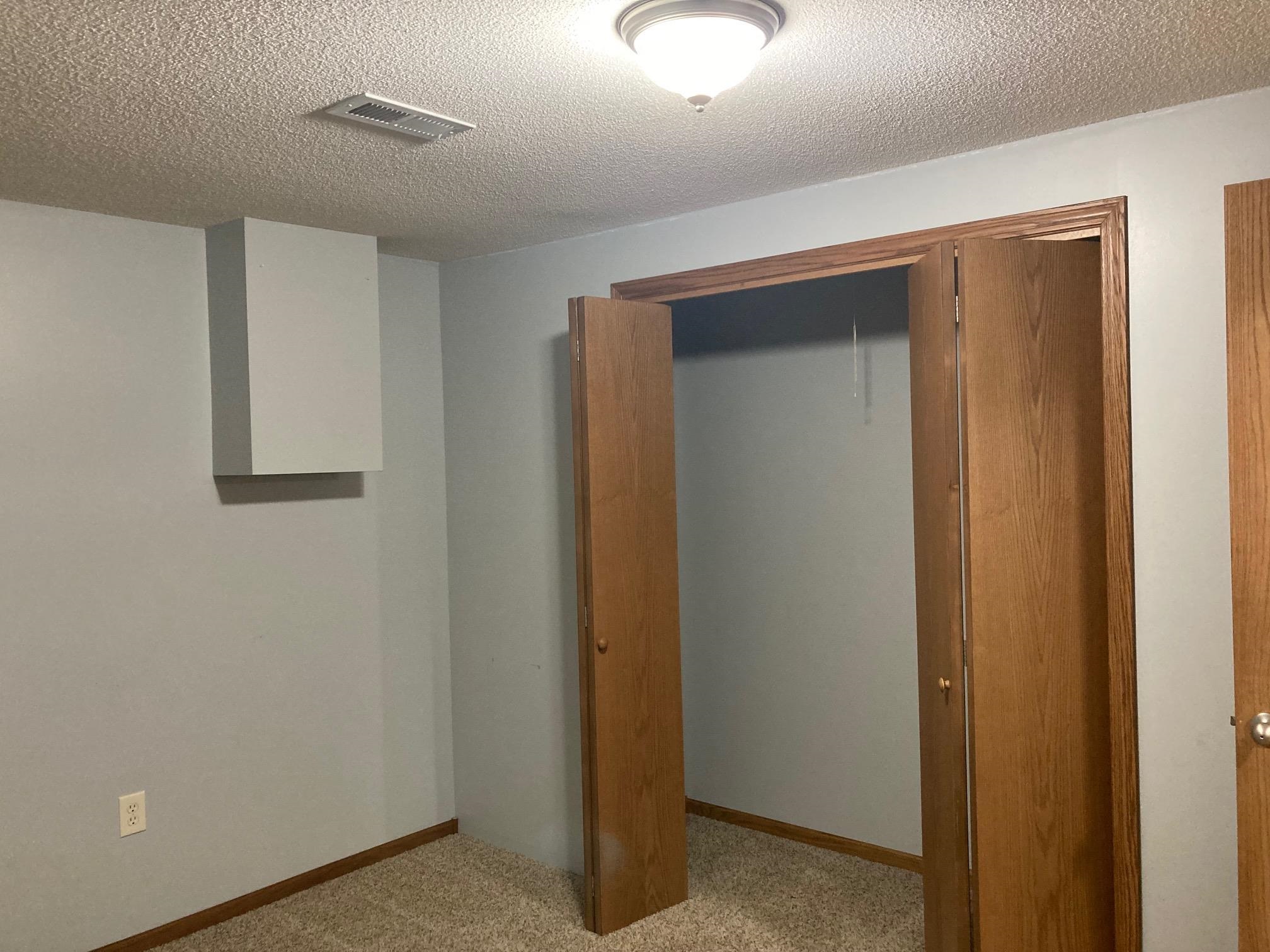 Newton, Kansas 67114, United States, 3 Bedrooms Bedrooms, ,3 BathroomsBathrooms,Residential,Pending,65565