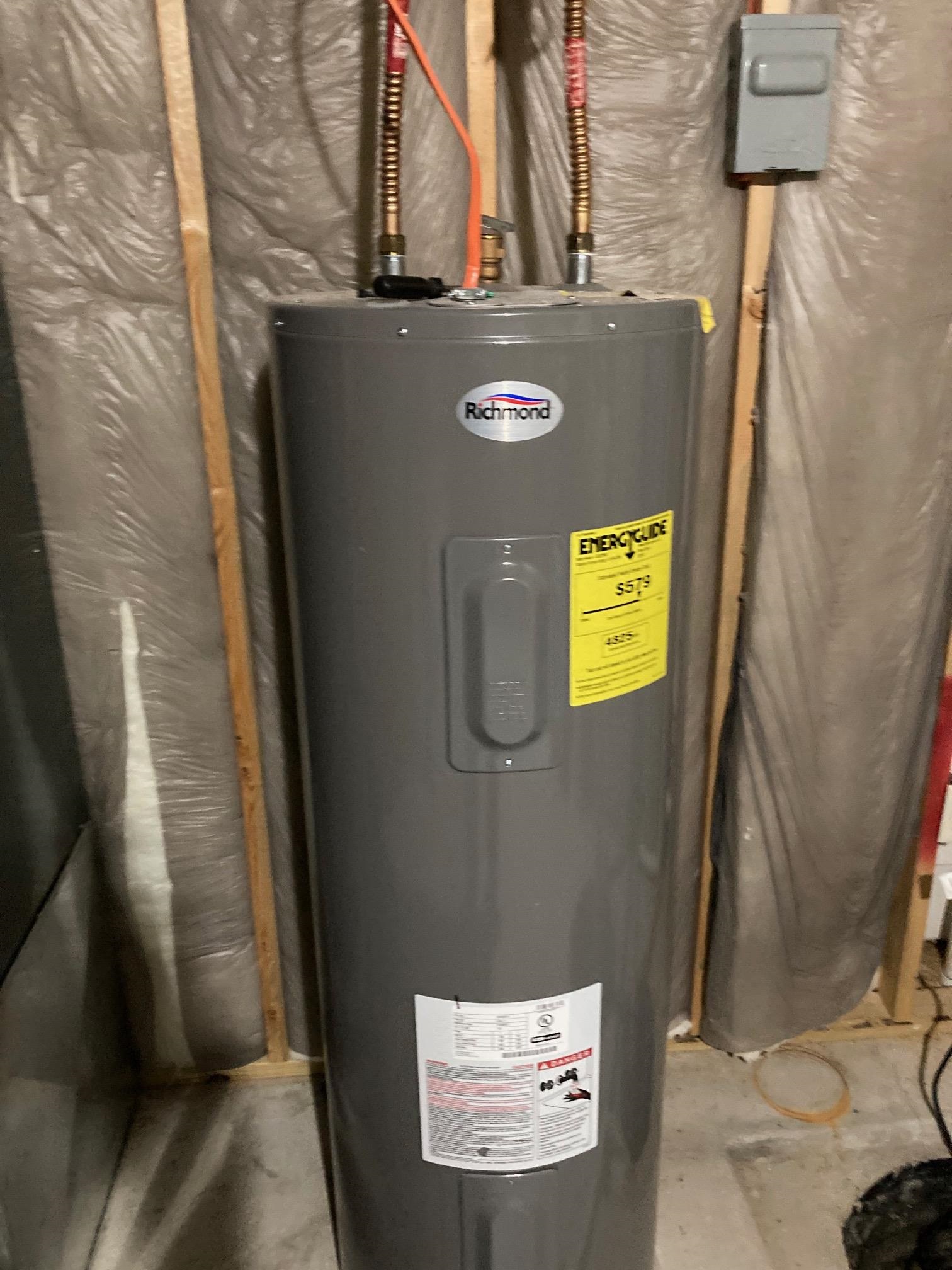 Newton, Kansas 67114, United States, 3 Bedrooms Bedrooms, ,3 BathroomsBathrooms,Residential,Pending,65565