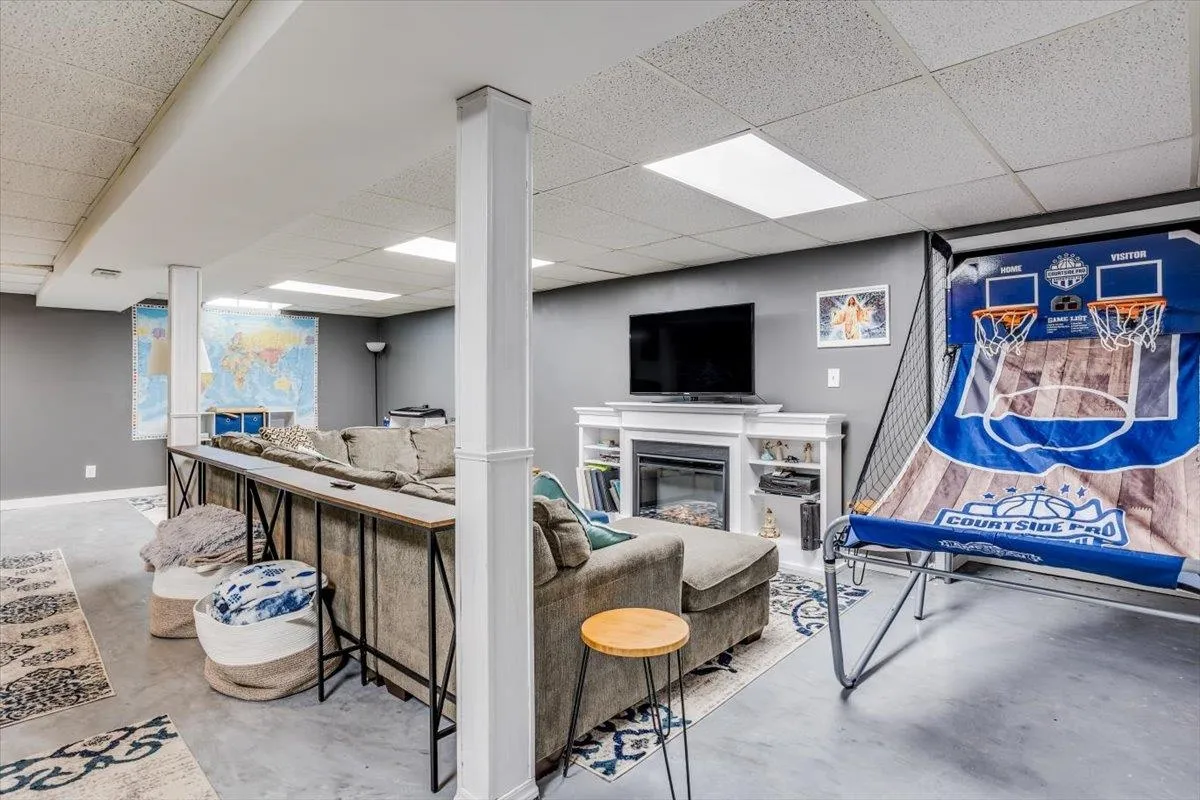 Wichita, Kansas 67226, United States, 3 Bedrooms Bedrooms, ,3 BathroomsBathrooms,Residential,Pending,45133