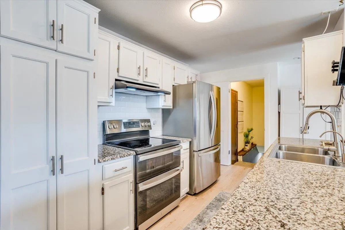 Wichita, Kansas 67226, United States, 3 Bedrooms Bedrooms, ,3 BathroomsBathrooms,Residential,Pending,45133