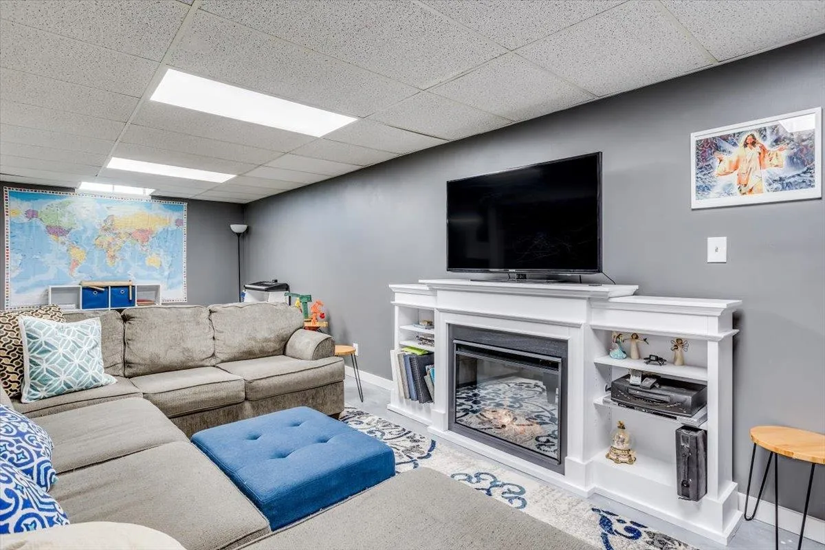 Wichita, Kansas 67226, United States, 3 Bedrooms Bedrooms, ,3 BathroomsBathrooms,Residential,Pending,45133