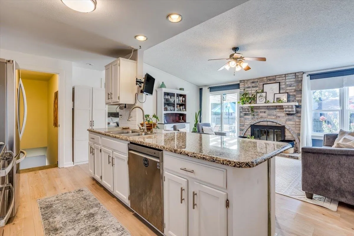 Wichita, Kansas 67226, United States, 3 Bedrooms Bedrooms, ,3 BathroomsBathrooms,Residential,Pending,45133