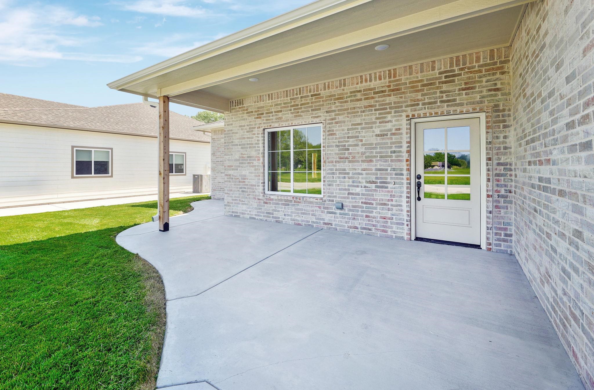 1208 Stutzman St, Halstead, Kansas image 2