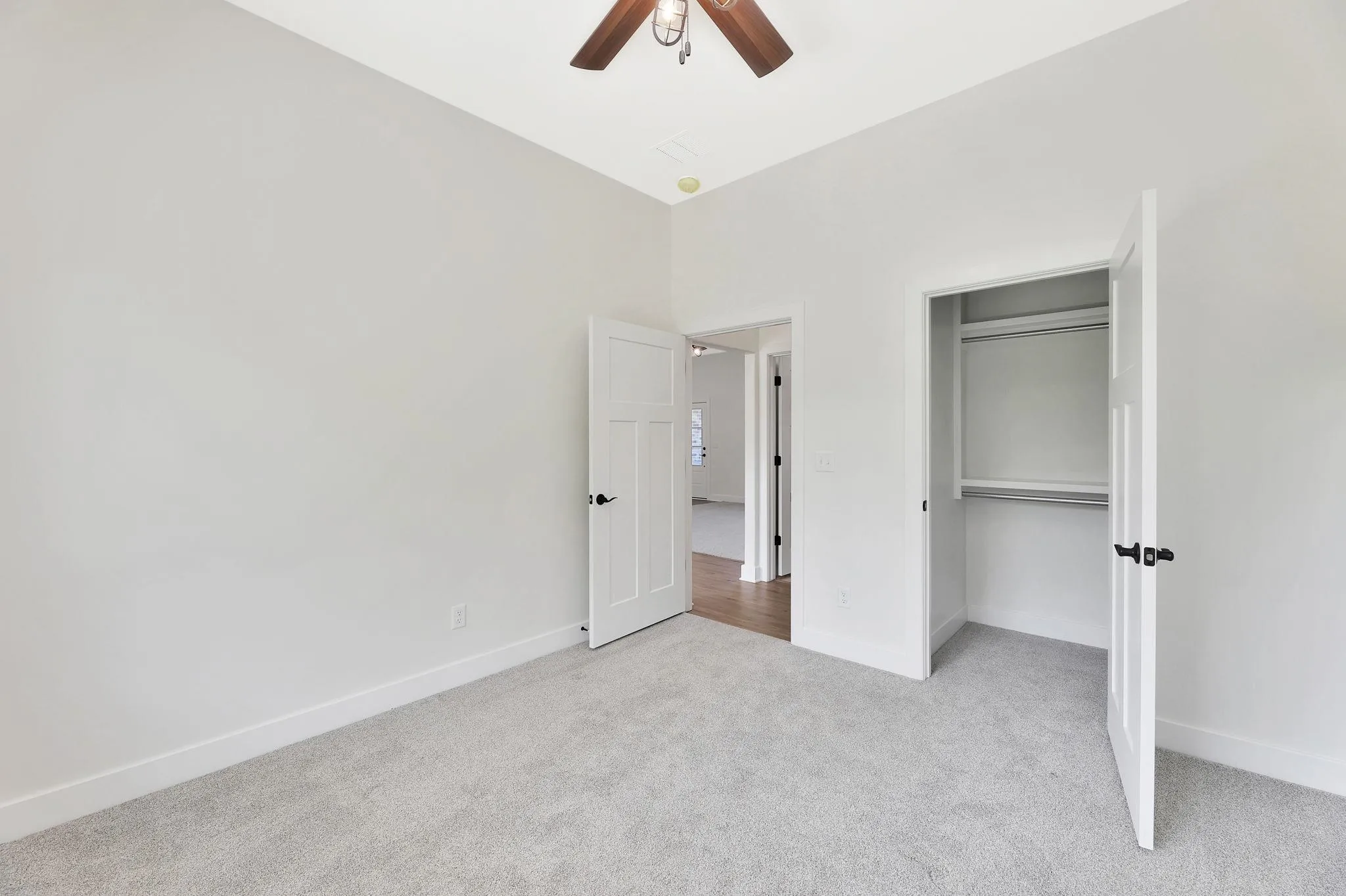 Halstead, Kansas 67056, United States, 2 Bedrooms Bedrooms, ,2 BathroomsBathrooms,Residential,Active,143432