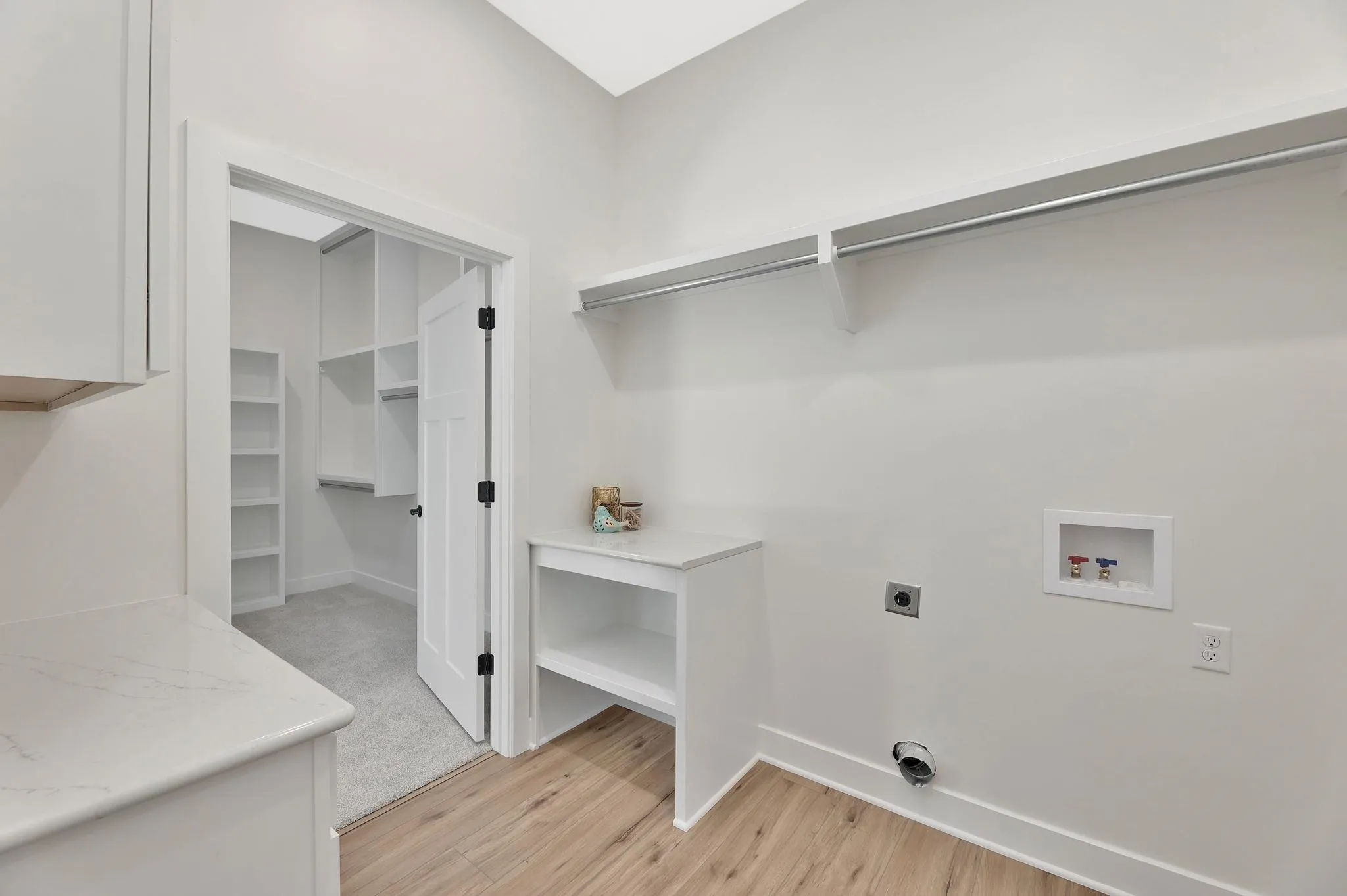 Halstead, Kansas 67056, United States, 2 Bedrooms Bedrooms, ,2 BathroomsBathrooms,Residential,Active,143432