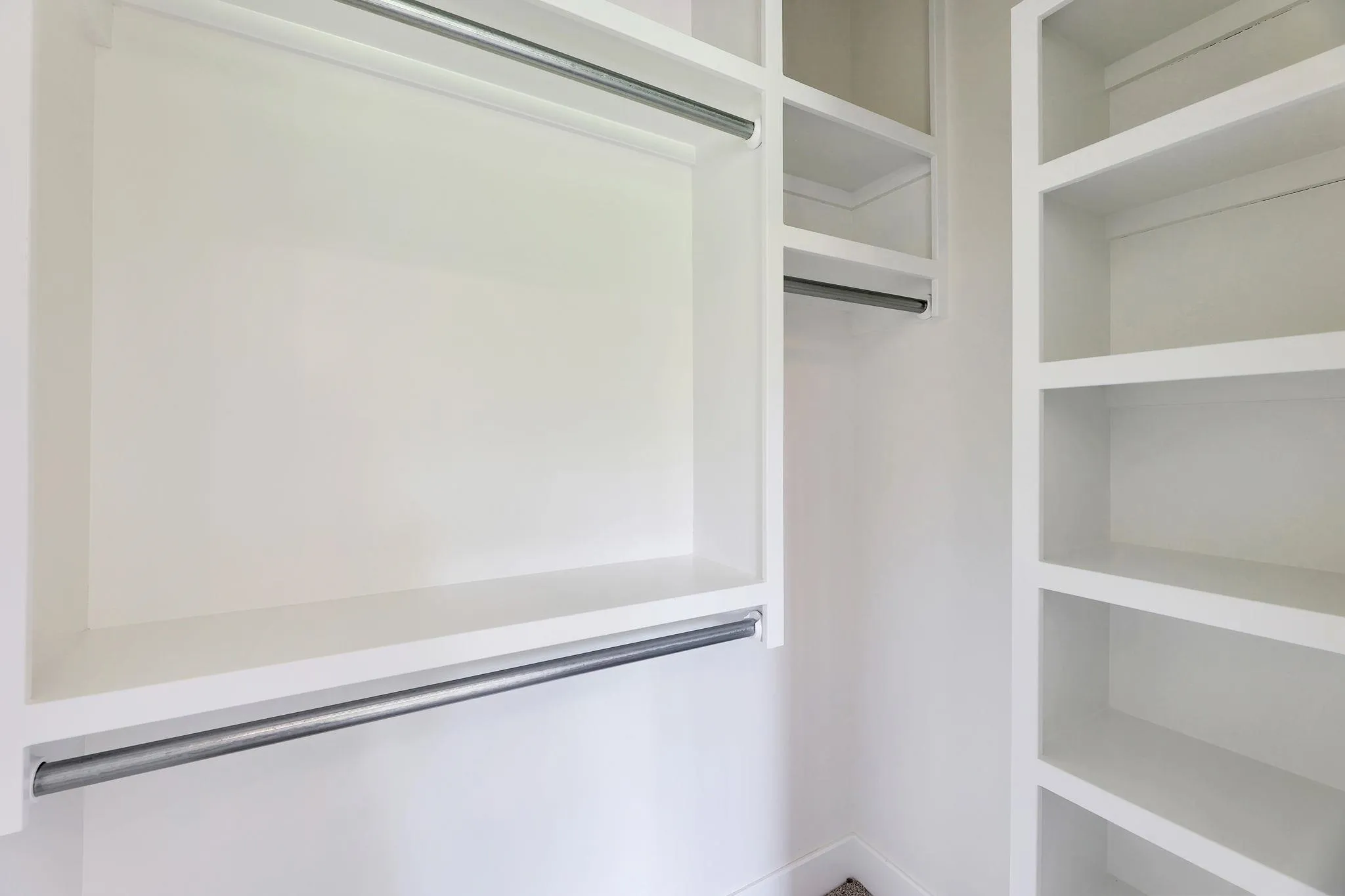 Halstead, Kansas 67056, United States, 2 Bedrooms Bedrooms, ,2 BathroomsBathrooms,Residential,Active,143432