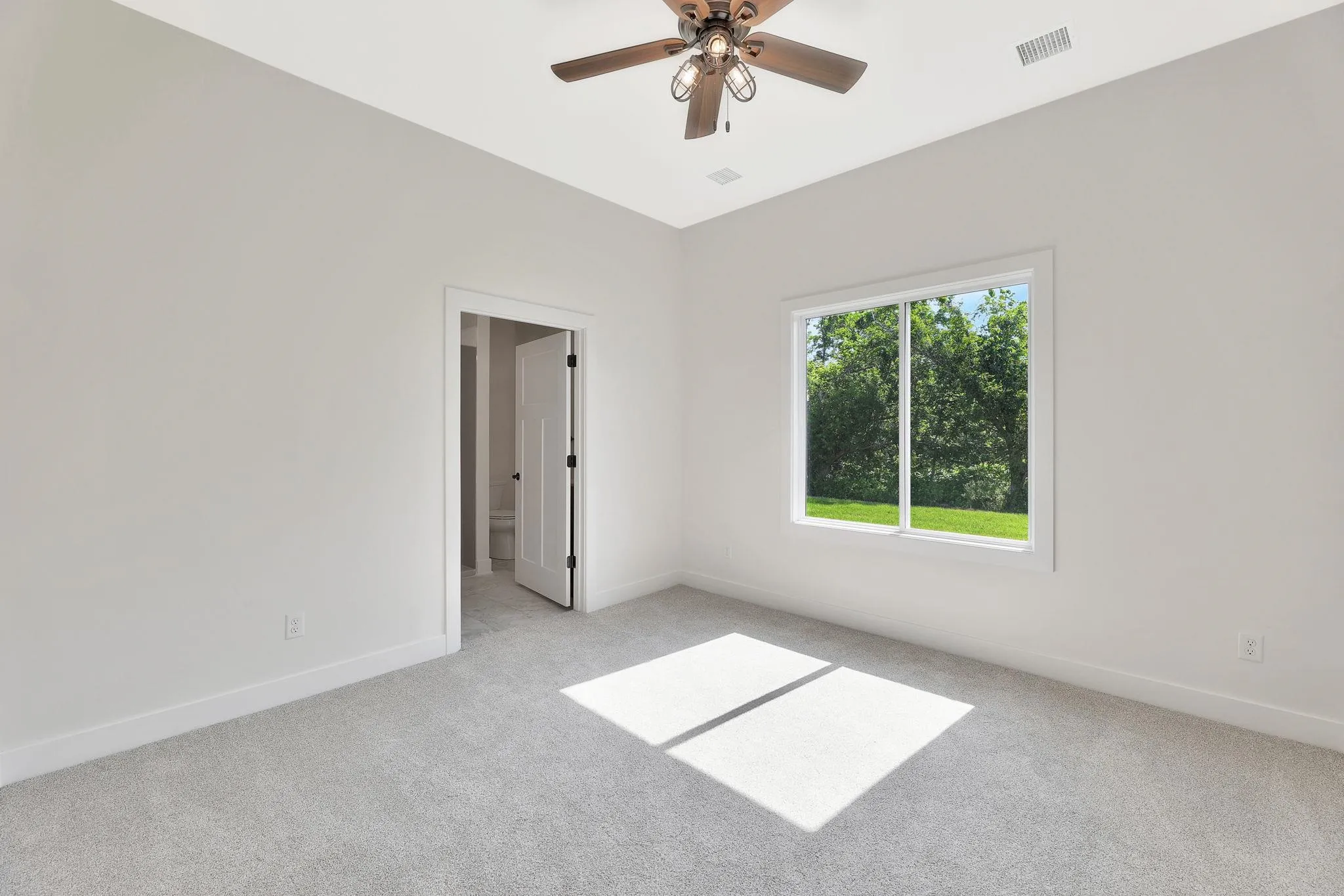 Halstead, Kansas 67056, United States, 2 Bedrooms Bedrooms, ,2 BathroomsBathrooms,Residential,Active,143432