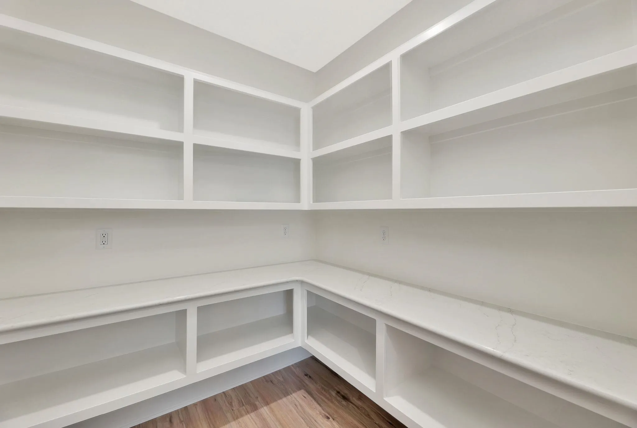 Halstead, Kansas 67056, United States, 2 Bedrooms Bedrooms, ,2 BathroomsBathrooms,Residential,Active,143432