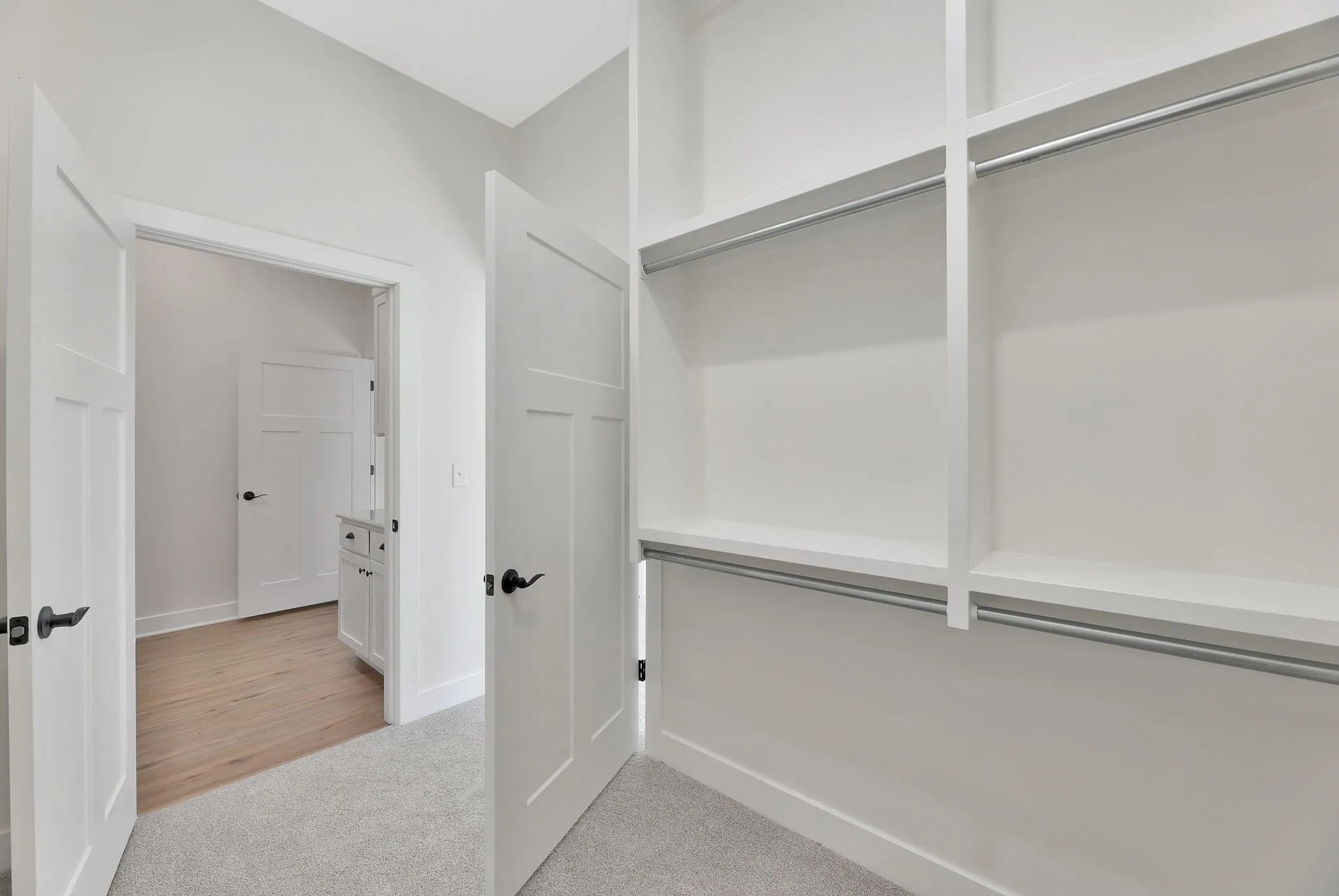 Halstead, Kansas 67056, United States, 2 Bedrooms Bedrooms, ,2 BathroomsBathrooms,Residential,Active,143432