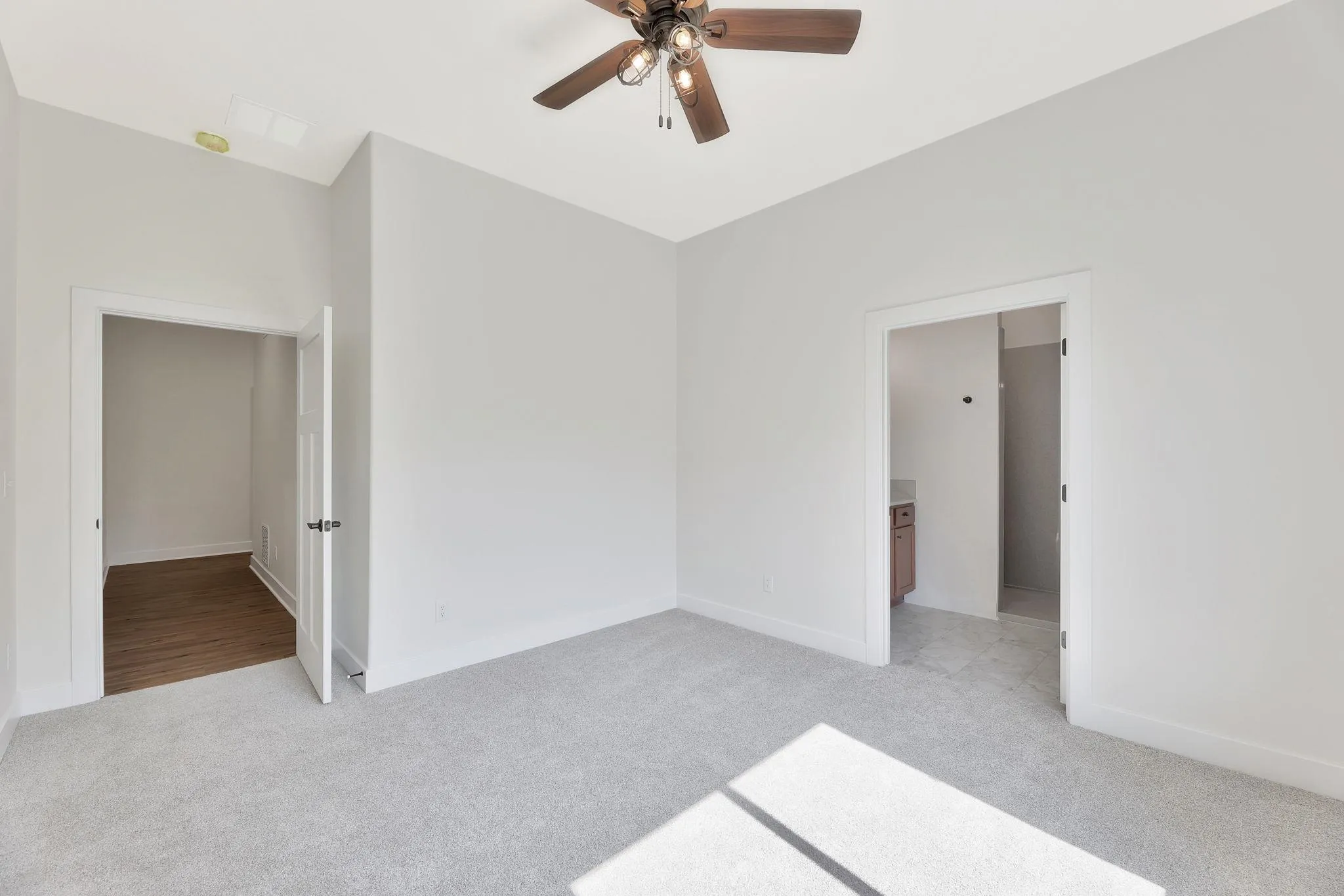 Halstead, Kansas 67056, United States, 2 Bedrooms Bedrooms, ,2 BathroomsBathrooms,Residential,Active,143432