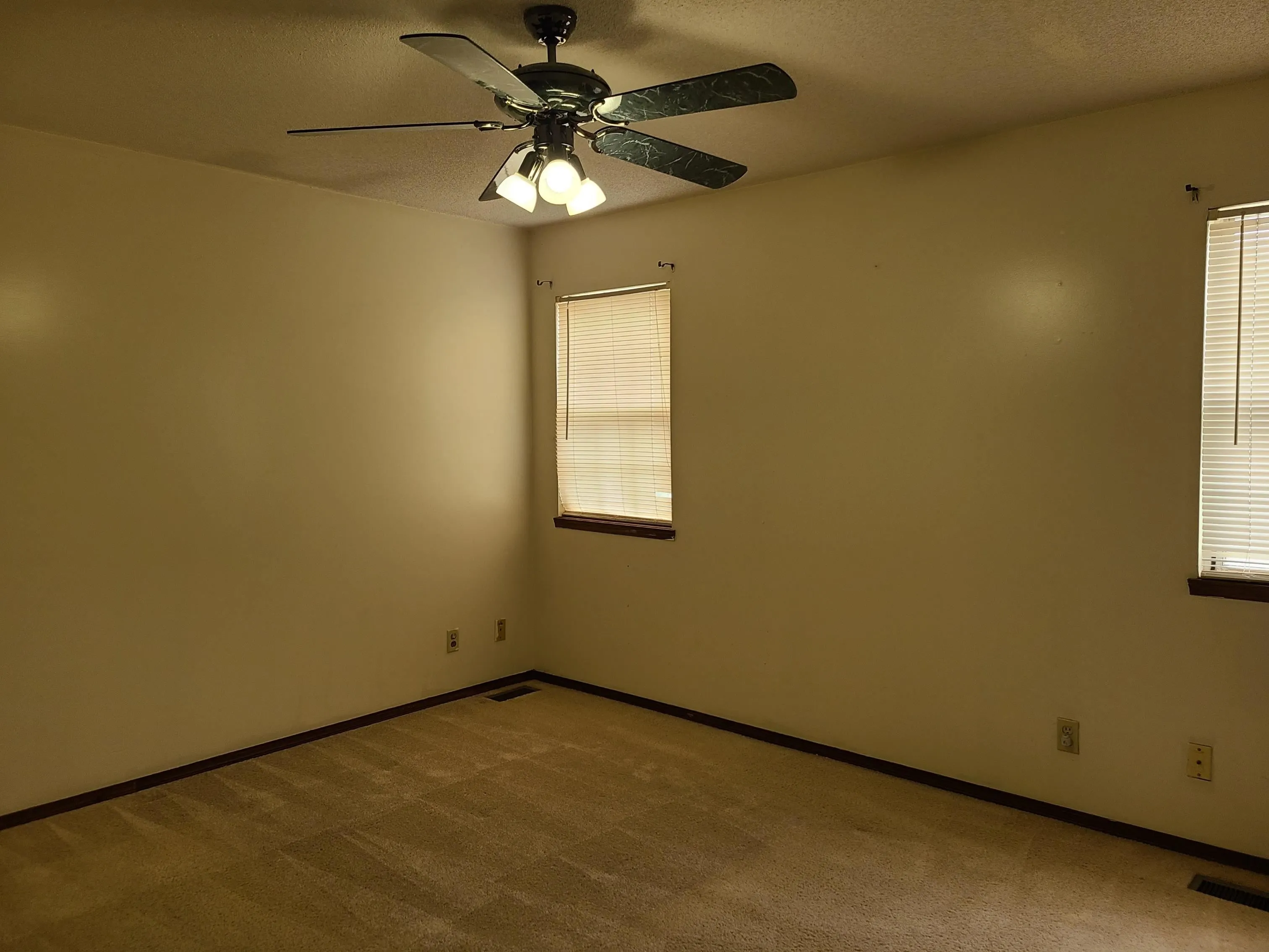 Wichita, Kansas 67220, United States, 3 Bedrooms Bedrooms, ,3 BathroomsBathrooms,Residential,Pending,111112