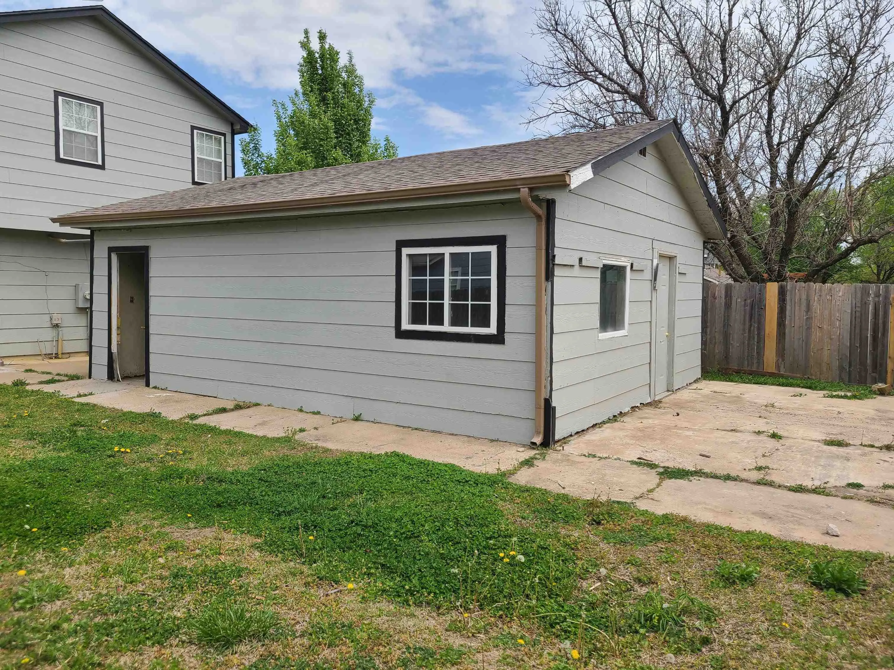 Wichita, Kansas 67220, United States, 3 Bedrooms Bedrooms, ,3 BathroomsBathrooms,Residential,Pending,111112