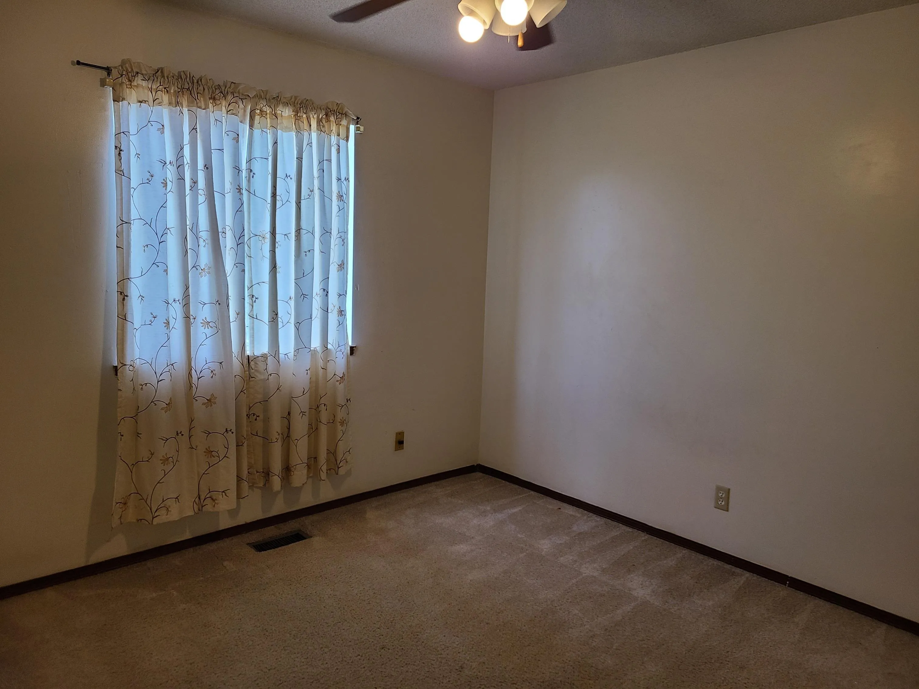 Wichita, Kansas 67220, United States, 3 Bedrooms Bedrooms, ,3 BathroomsBathrooms,Residential,Pending,111112