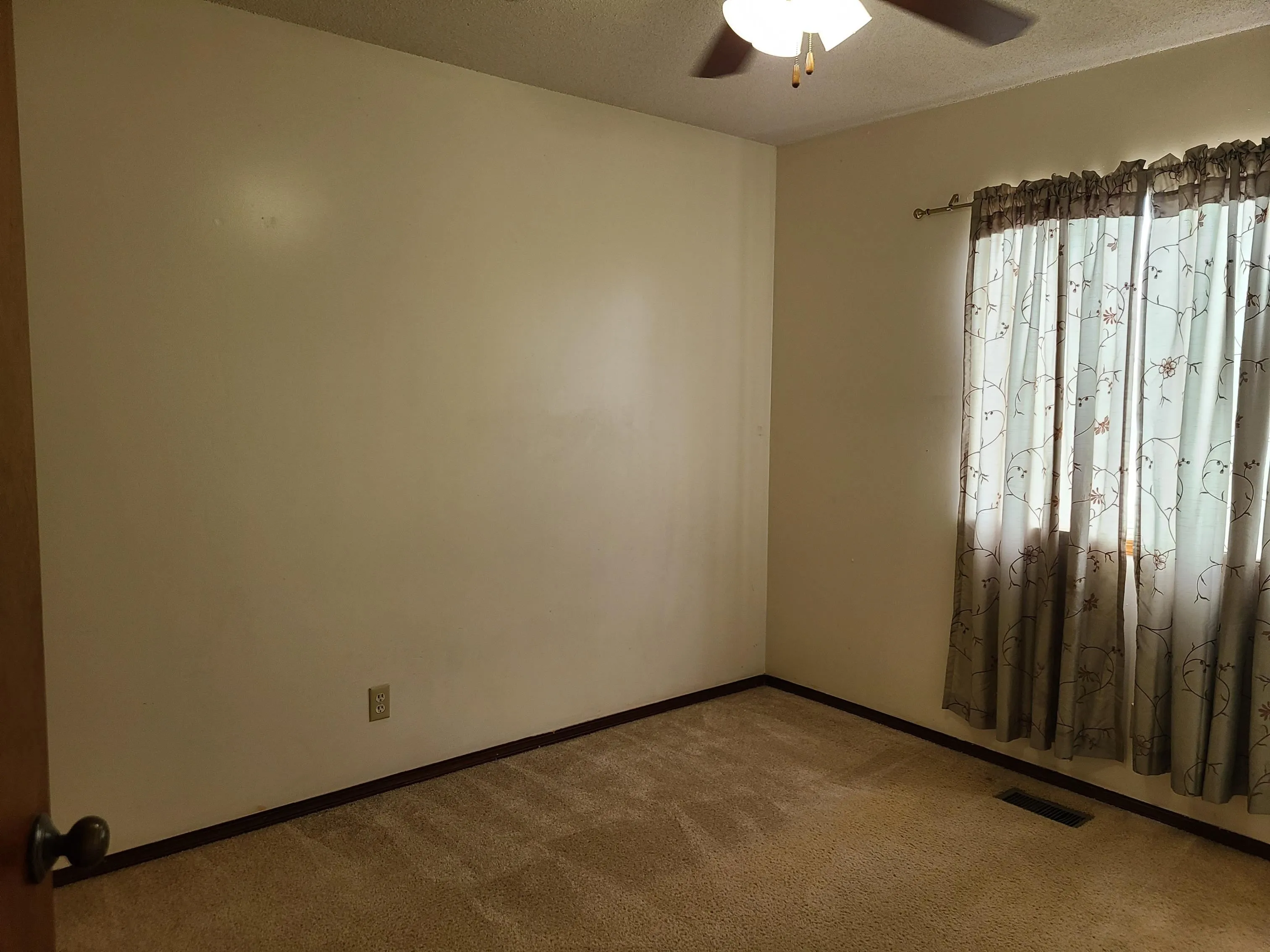 Wichita, Kansas 67220, United States, 3 Bedrooms Bedrooms, ,3 BathroomsBathrooms,Residential,Pending,111112