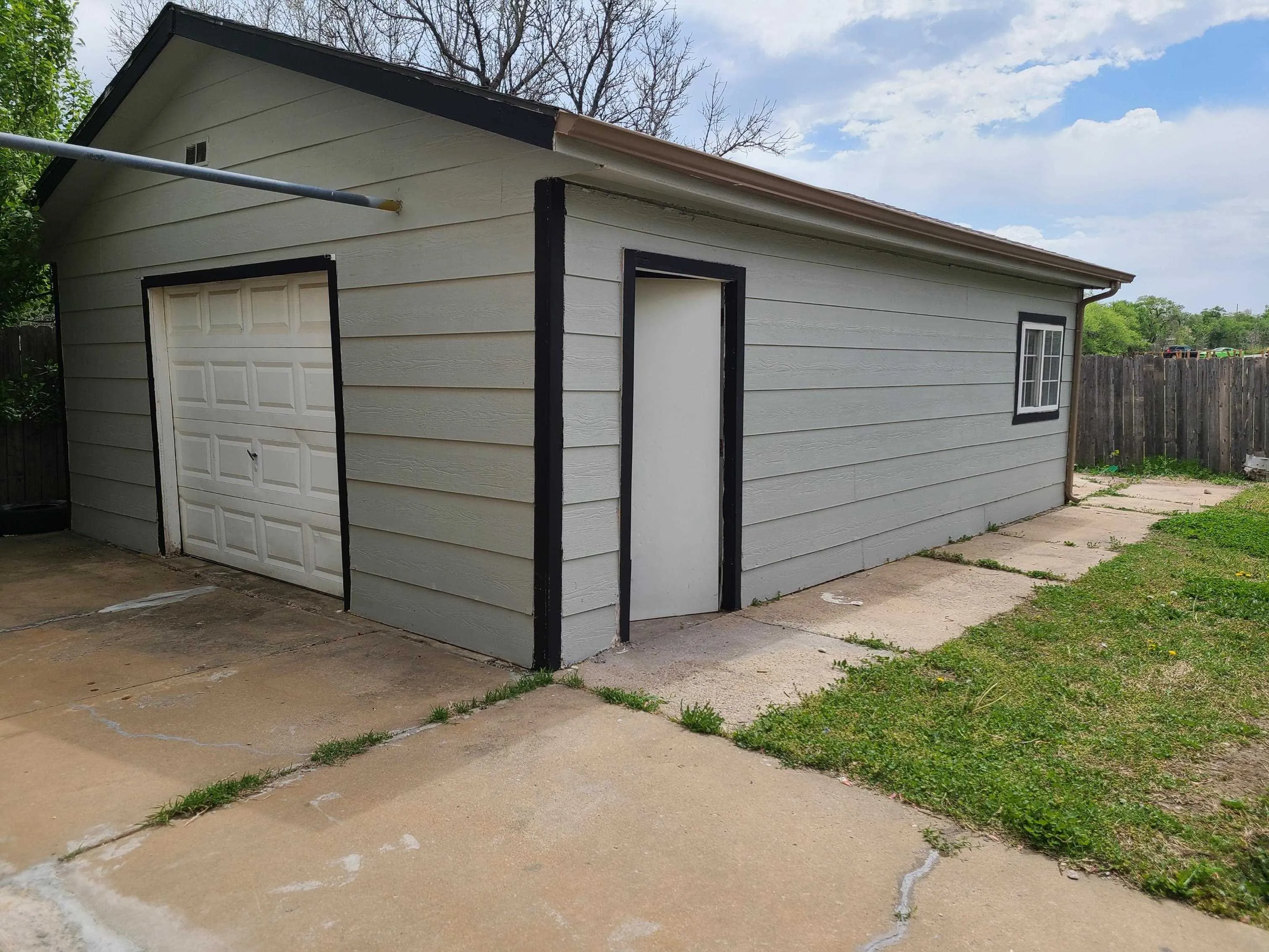 Wichita, Kansas 67220, United States, 3 Bedrooms Bedrooms, ,3 BathroomsBathrooms,Residential,Pending,111112