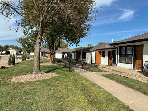 Townhouse For Sale - 501 S Cedar St<br/> Mcpherson County, Lindsborg, KS 67456