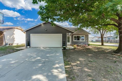 Photo of 2902 W Maxwell Ave, Wichita, KS 67217 (MLS # 673132)