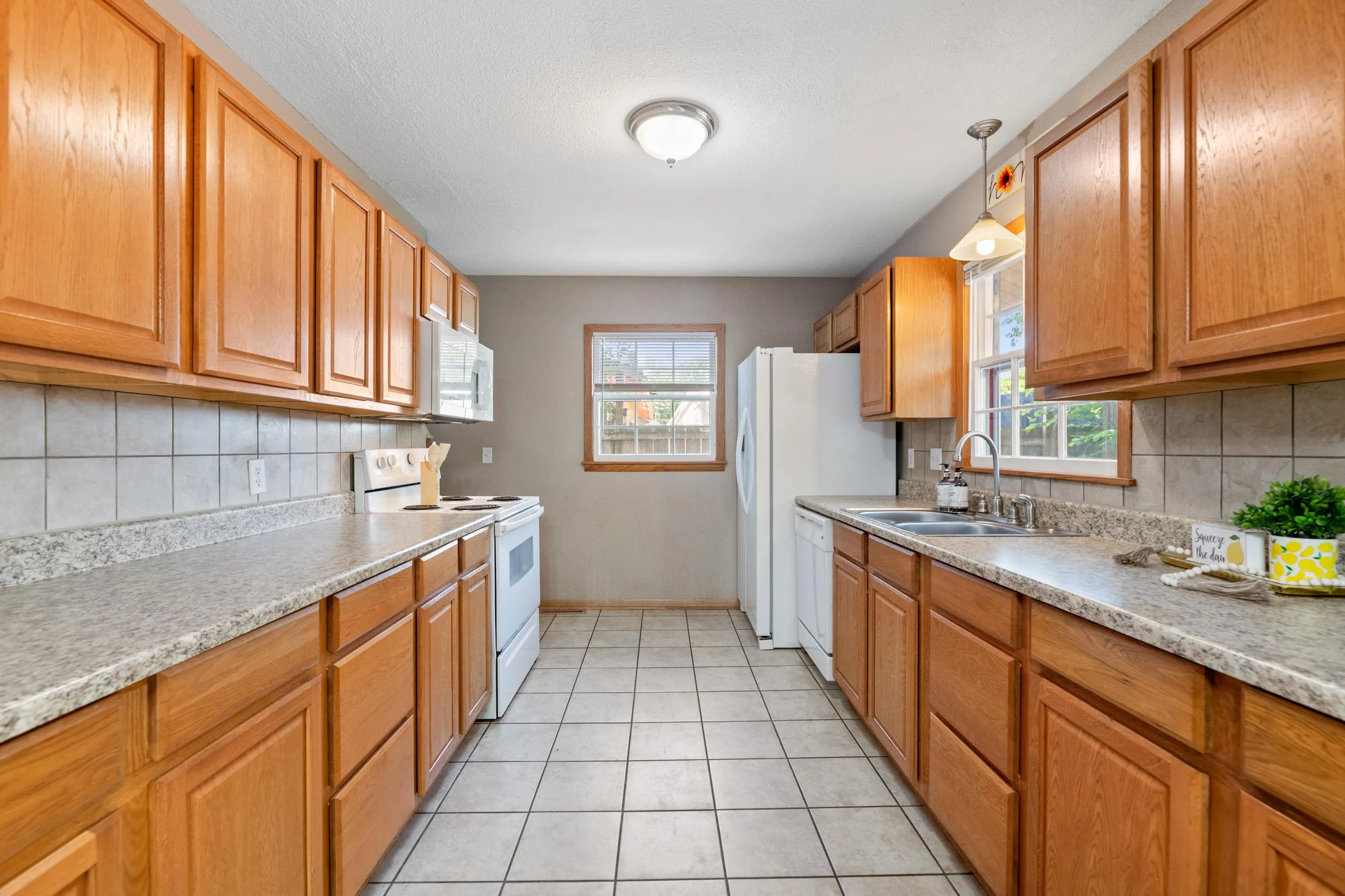 Wichita, Kansas 67216, United States, 2 Bedrooms Bedrooms, ,2 BathroomsBathrooms,Residential,Active,176726