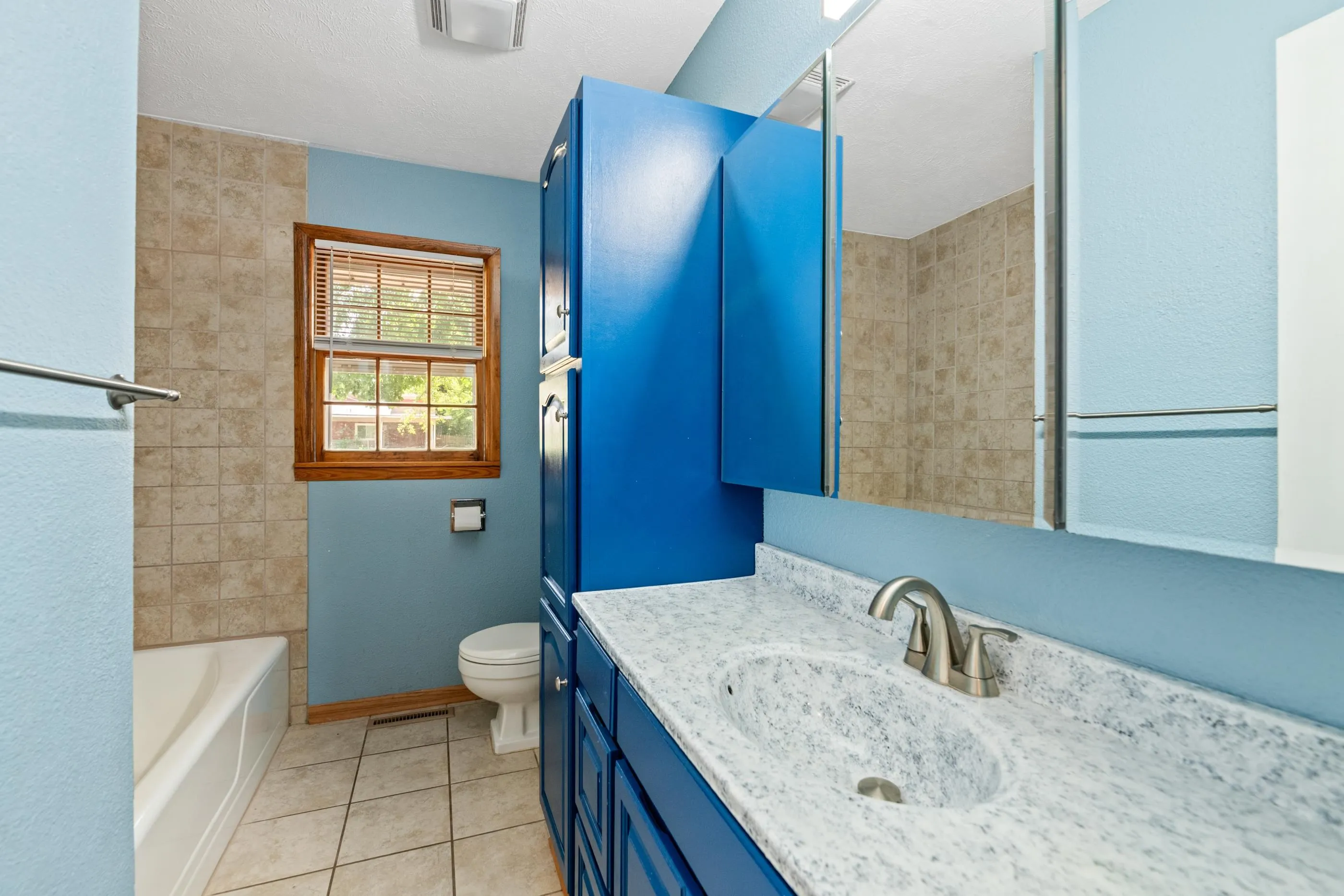 Wichita, Kansas 67216, United States, 2 Bedrooms Bedrooms, ,2 BathroomsBathrooms,Residential,Active,176726