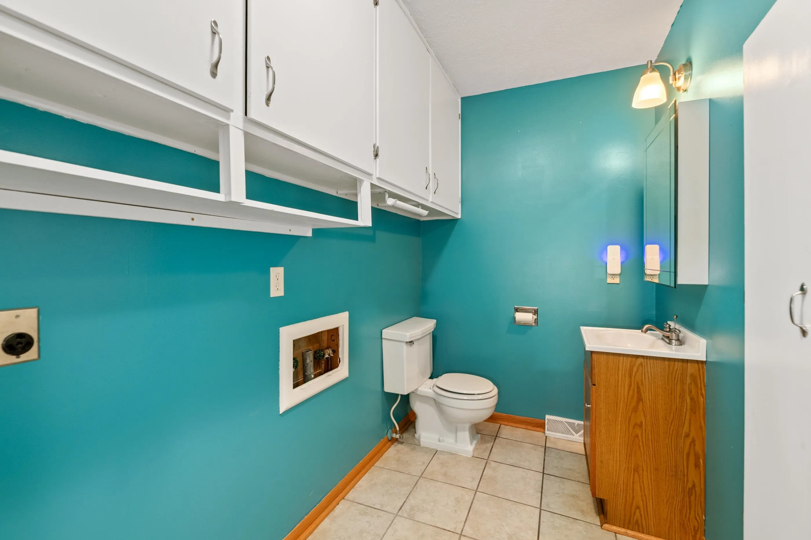 Wichita, Kansas 67216, United States, 2 Bedrooms Bedrooms, ,2 BathroomsBathrooms,Residential,Active,176726