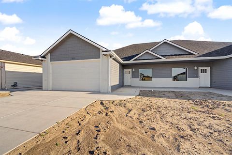 Multifamily For Sale - 1202 Vista Sur Dr<br/> Saline County, Salina, KS 67401
