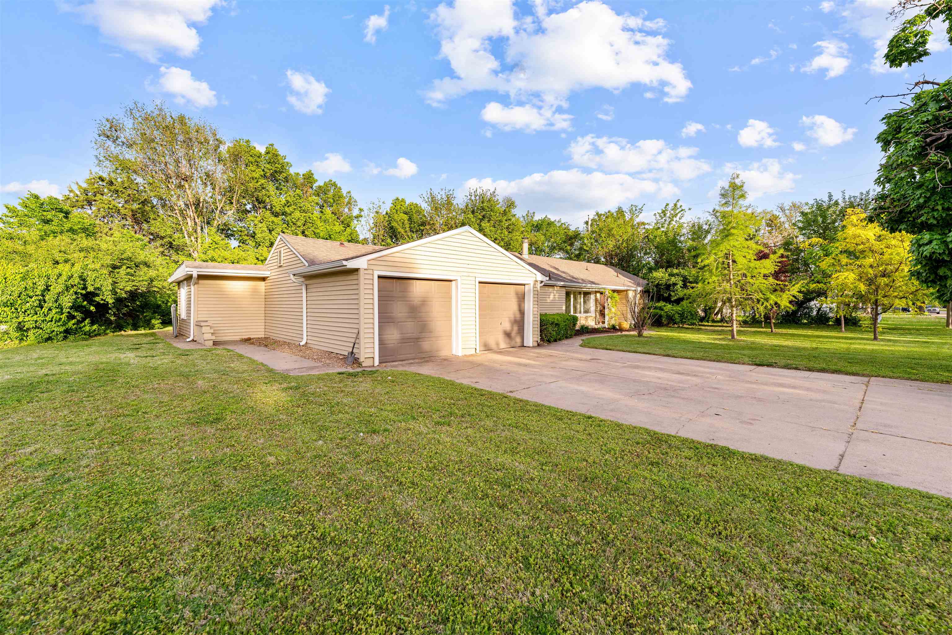 919 Sunrise Dr, Salina, Kansas image 24