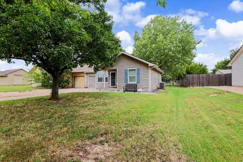 Multifamily For Sale - 810 E 3rd St<br/> Douglass, KS 67039