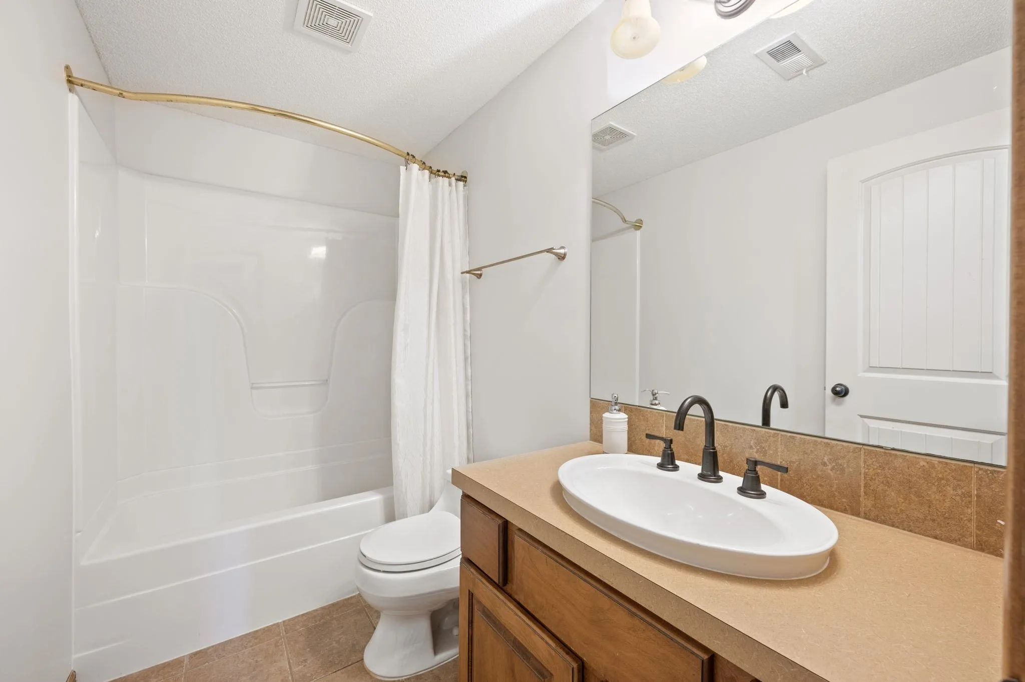 Wichita, Kansas 67235, United States, 5 Bedrooms Bedrooms, ,3 BathroomsBathrooms,Residential,Active,192621