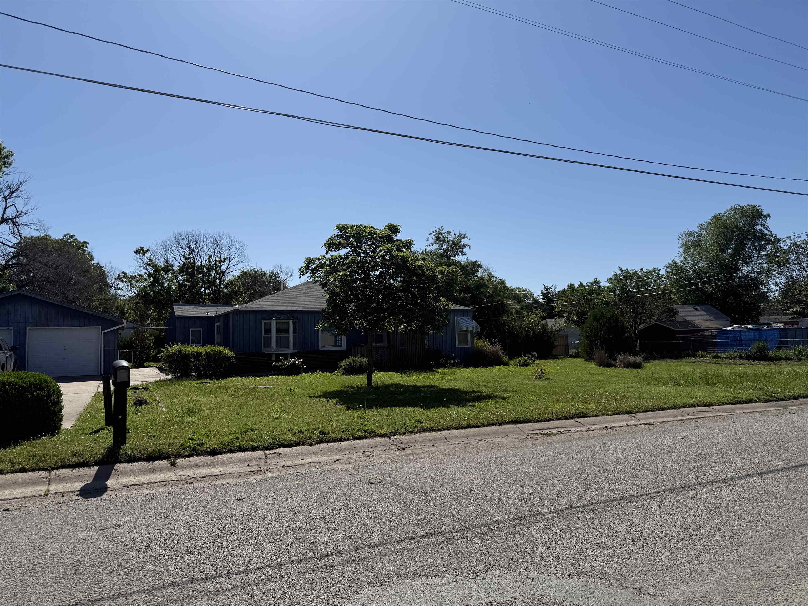 915 N Plum St, Wellington, Kansas image 2