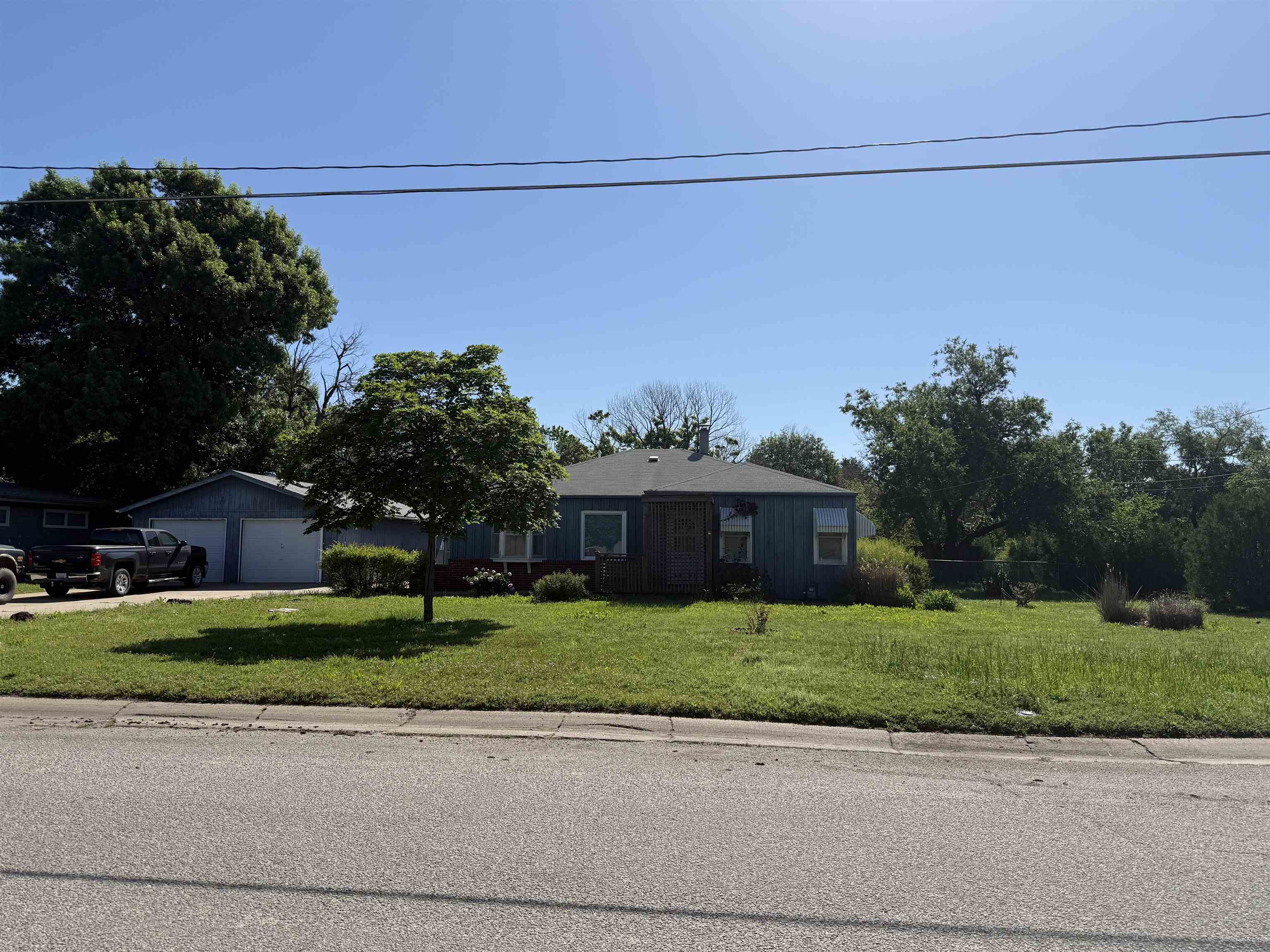915 N Plum St, Wellington, Kansas image 1