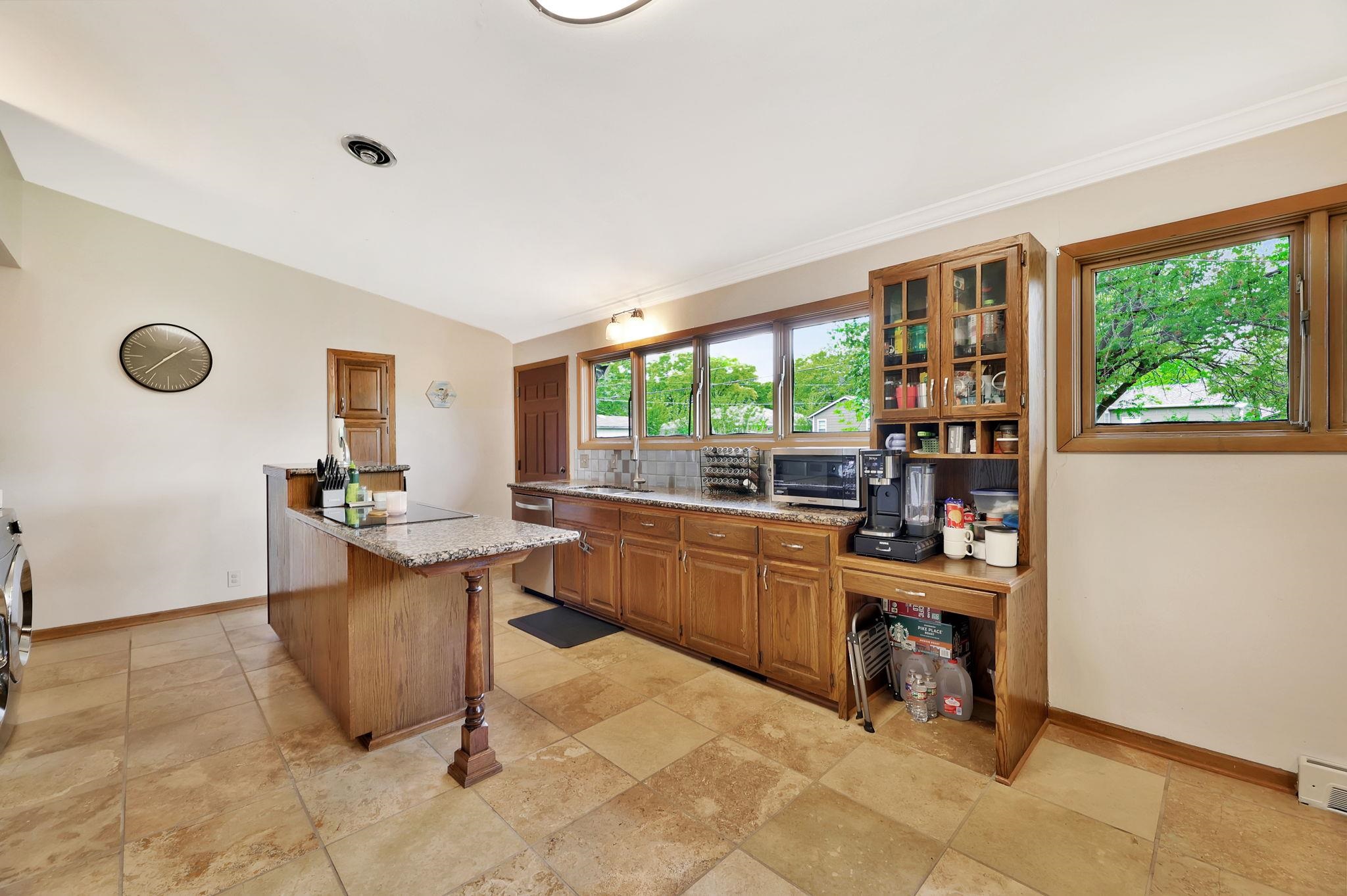 1015 N Stratford Ln, Wichita, Kansas image 14