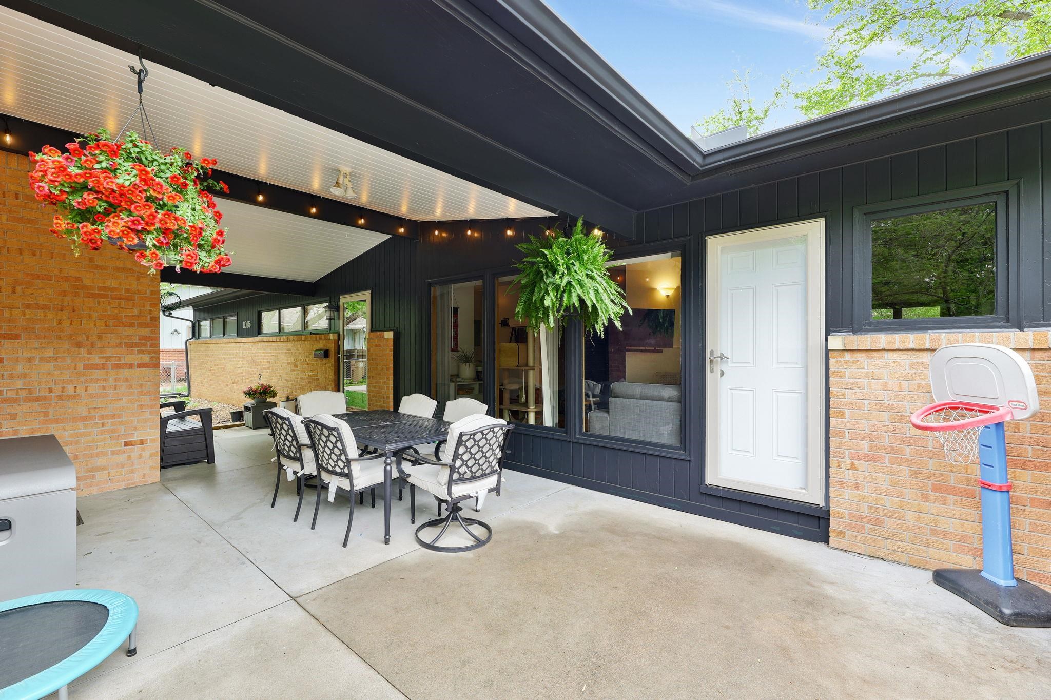 1015 N Stratford Ln, Wichita, Kansas image 7
