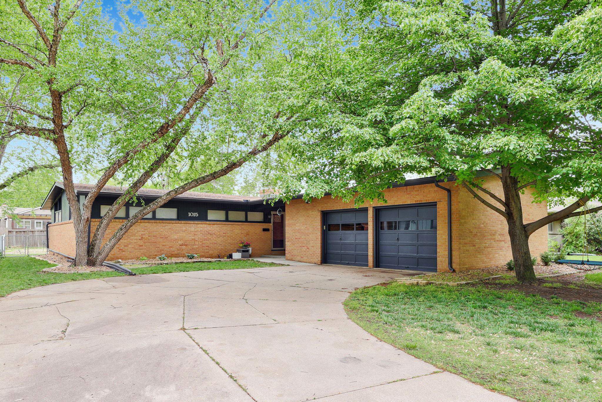 1015 N Stratford Ln, Wichita, Kansas image 1