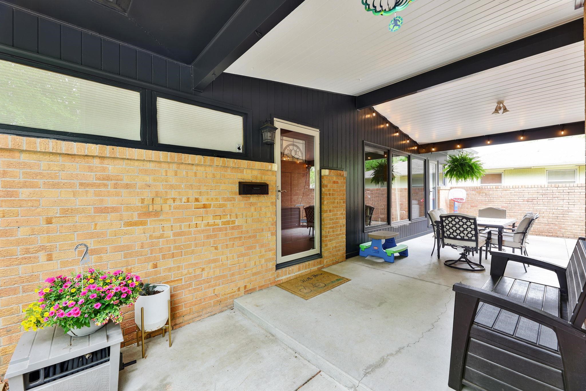 1015 N Stratford Ln, Wichita, Kansas image 5