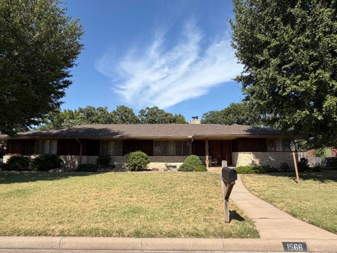 Homes For Sale - 1566 N West Lynn Ave<br/> Sedgwick County, Wichita, KS 67212