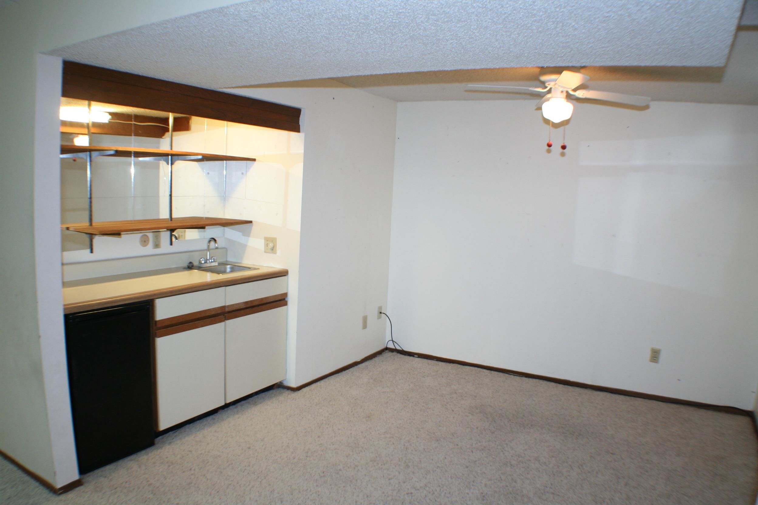 601 E Freeman Ave, Haysville, Kansas image 17