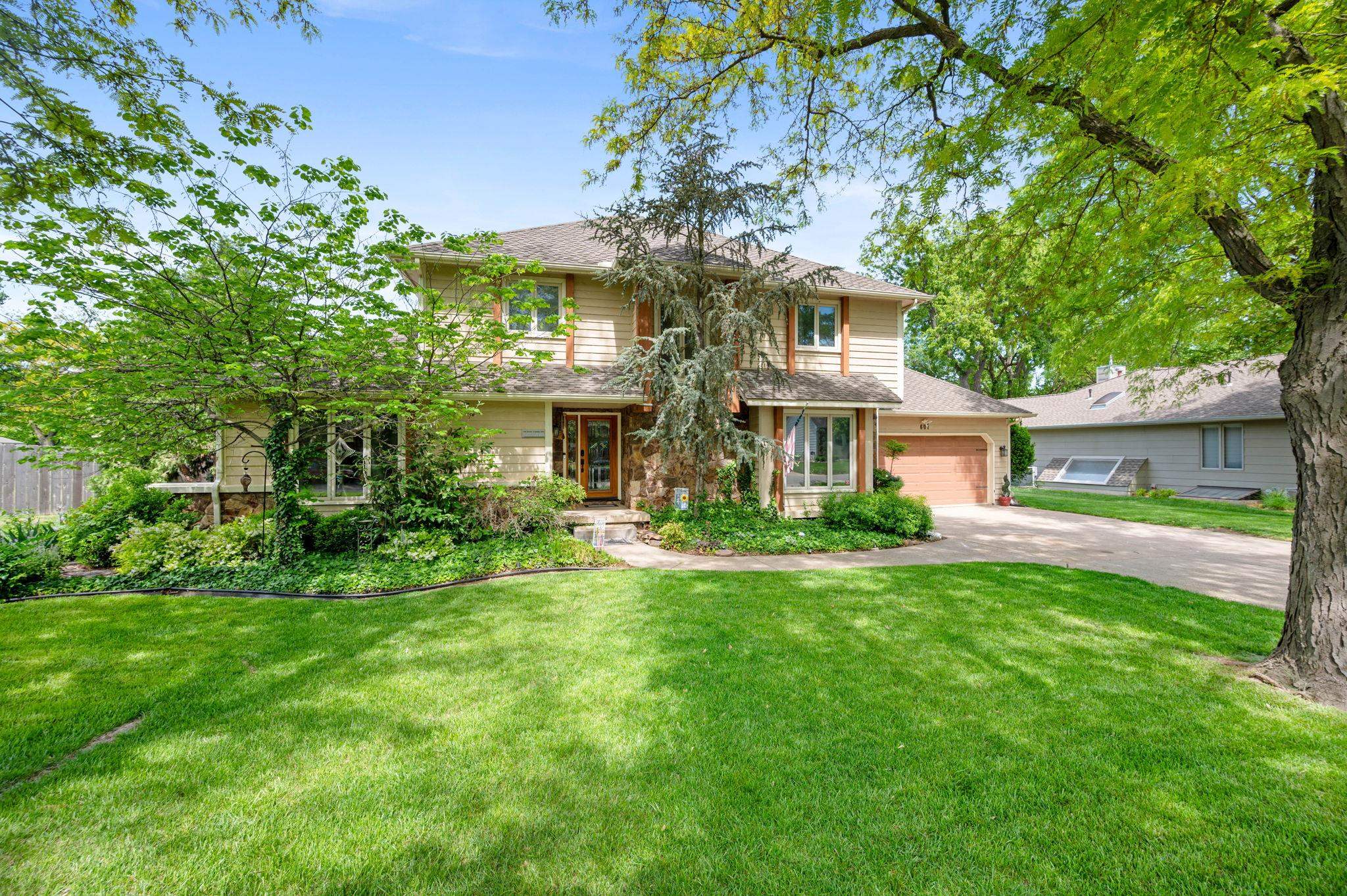 607 S Partridge Ln, Derby, Virginia image 2