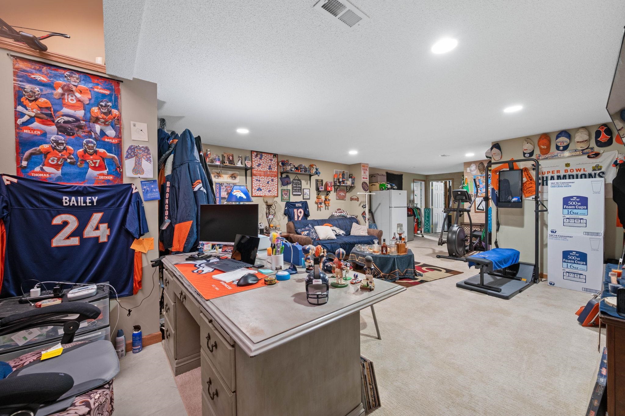 607 S Partridge Ln, Derby, Virginia image 25