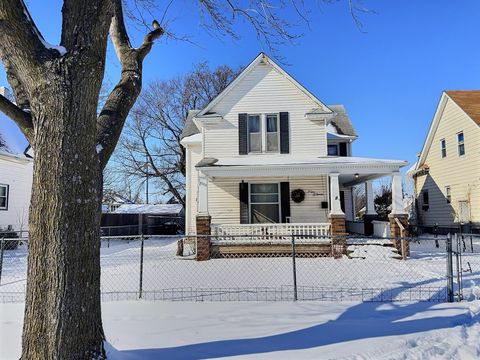 Homes For Sale - 211 Allison St<br/> Newton, KS 67114
