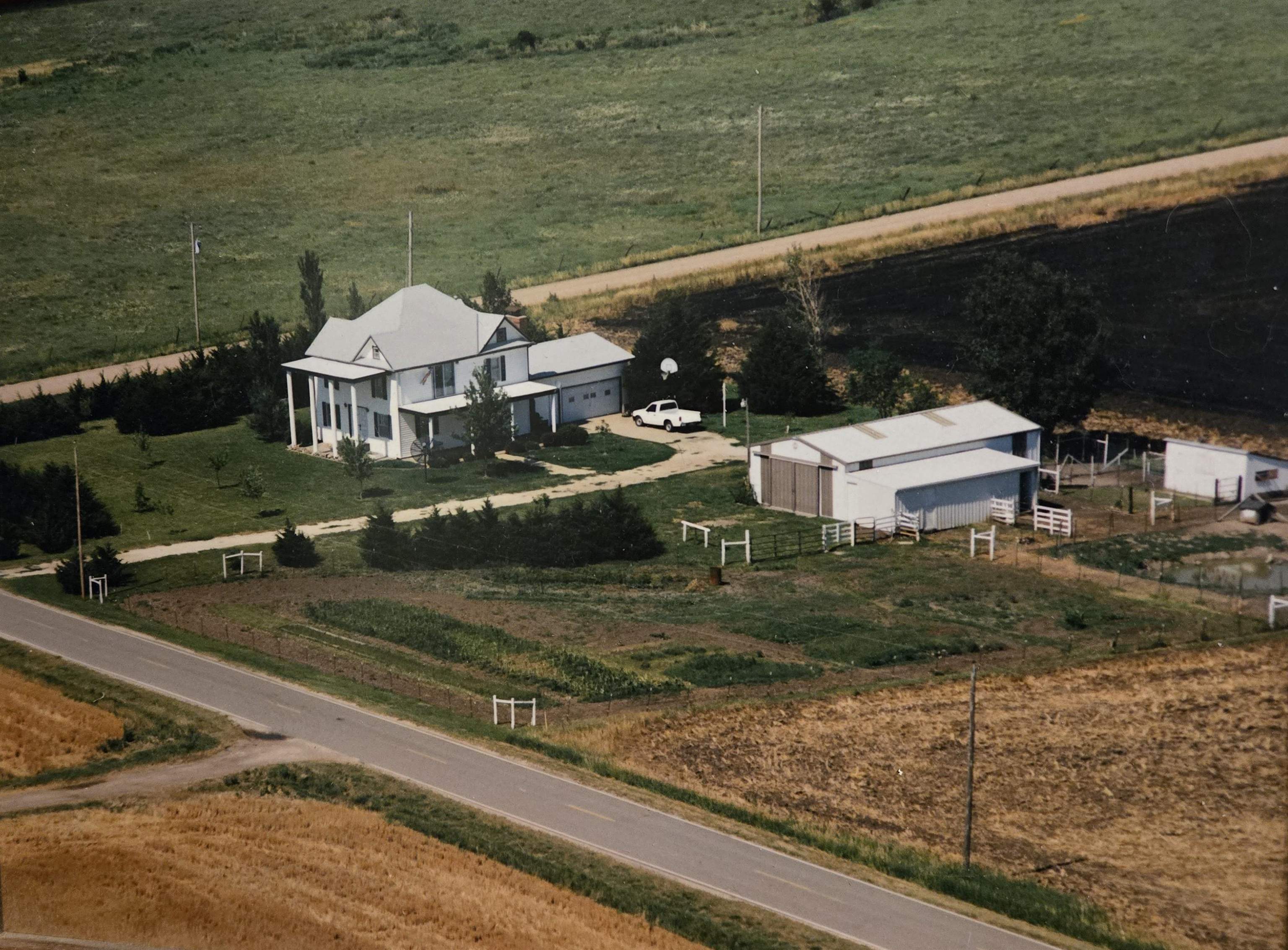 1196 27th Ave, Canton, Kansas image 2