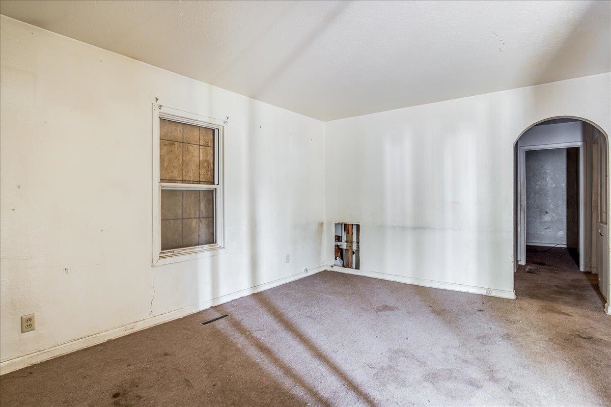 2027 E Mossman Ave, Wichita, Kansas image 2