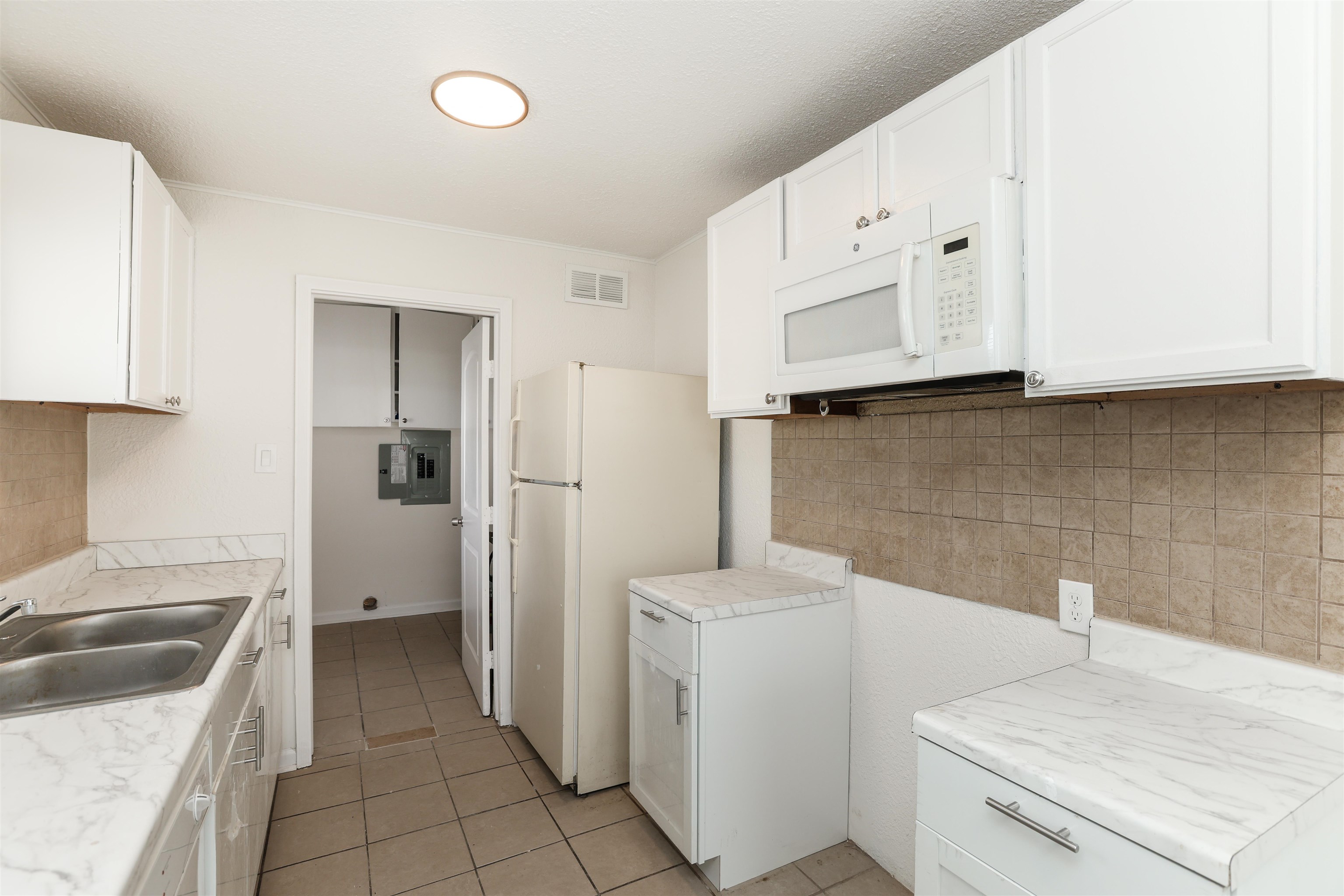 3242 S Waco Ave, Wichita, Kansas image 6