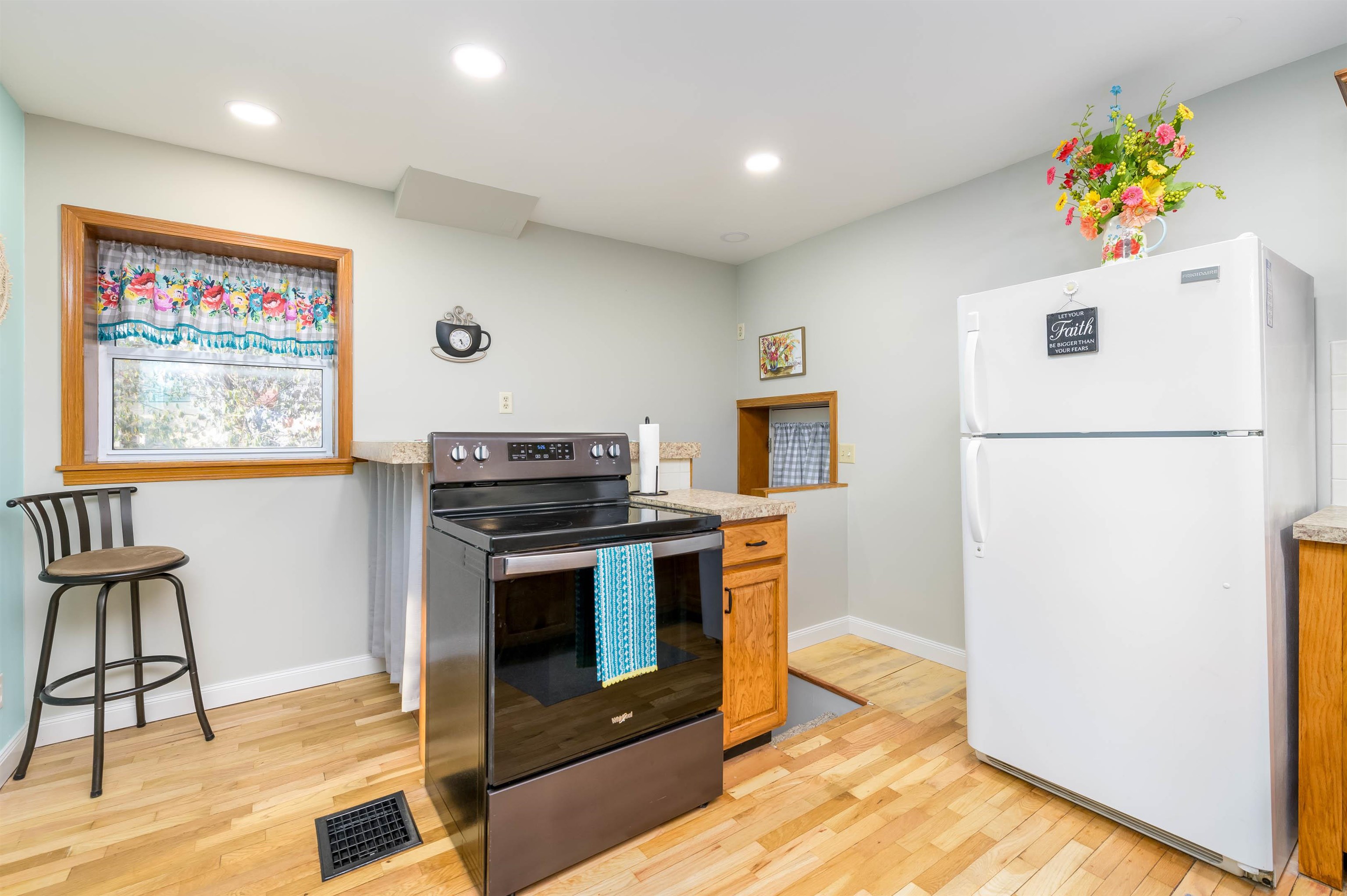 Augusta, Kansas 67010, United States, 4 Bedrooms Bedrooms, ,2 BathroomsBathrooms,Residential,Pending,63662