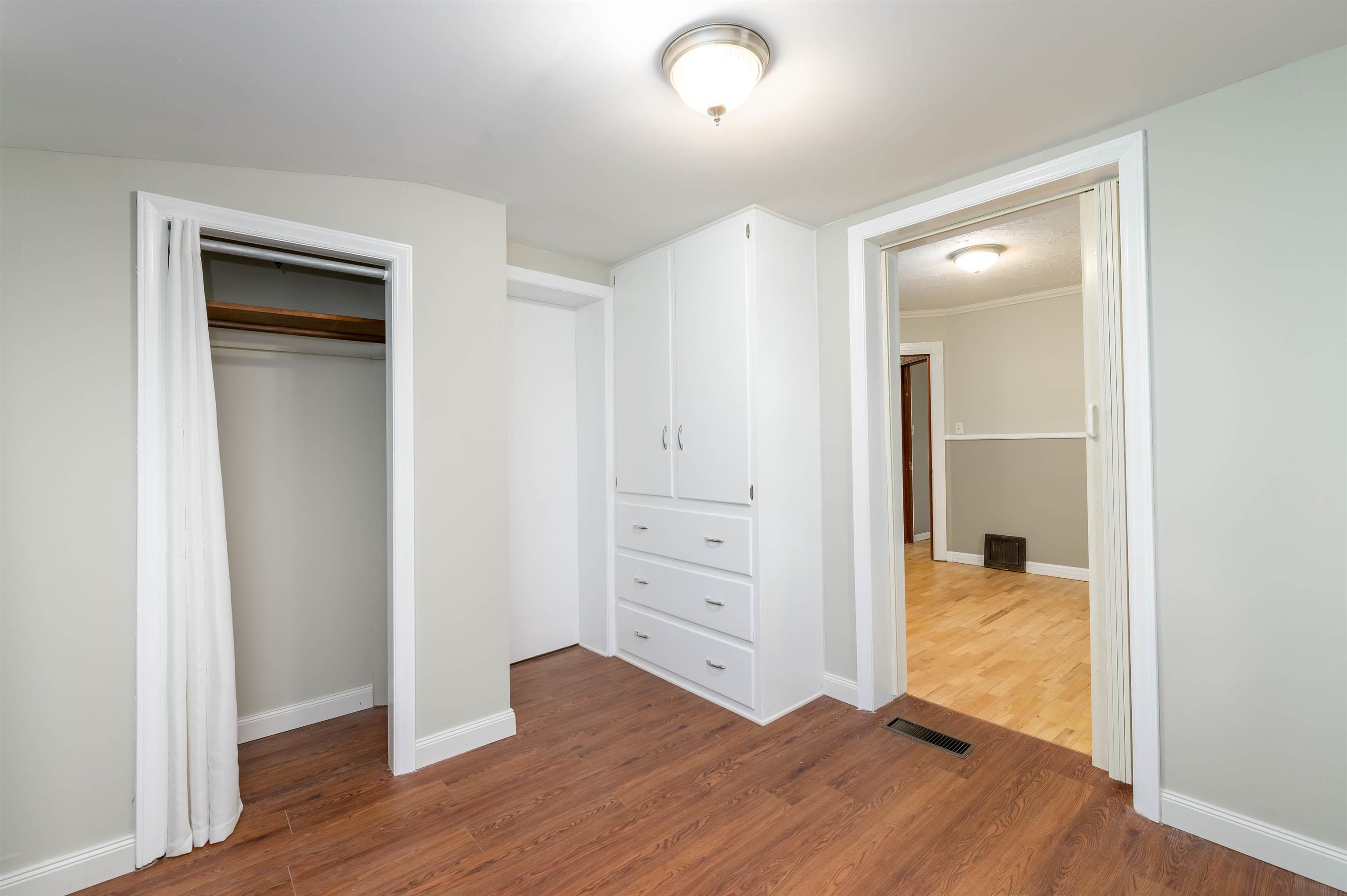 Augusta, Kansas 67010, United States, 4 Bedrooms Bedrooms, ,2 BathroomsBathrooms,Residential,Pending,63662