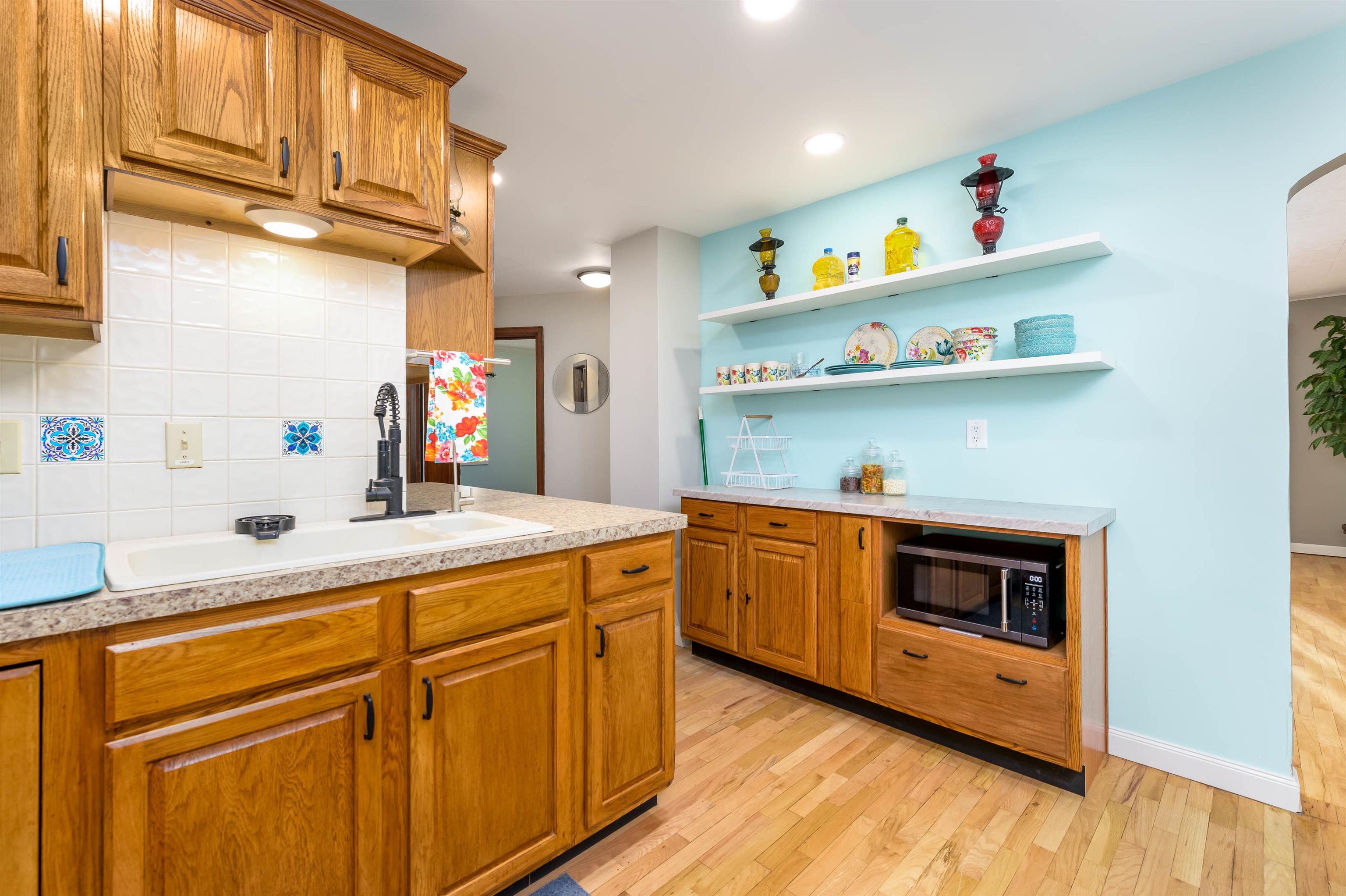 Augusta, Kansas 67010, United States, 4 Bedrooms Bedrooms, ,2 BathroomsBathrooms,Residential,Pending,63662