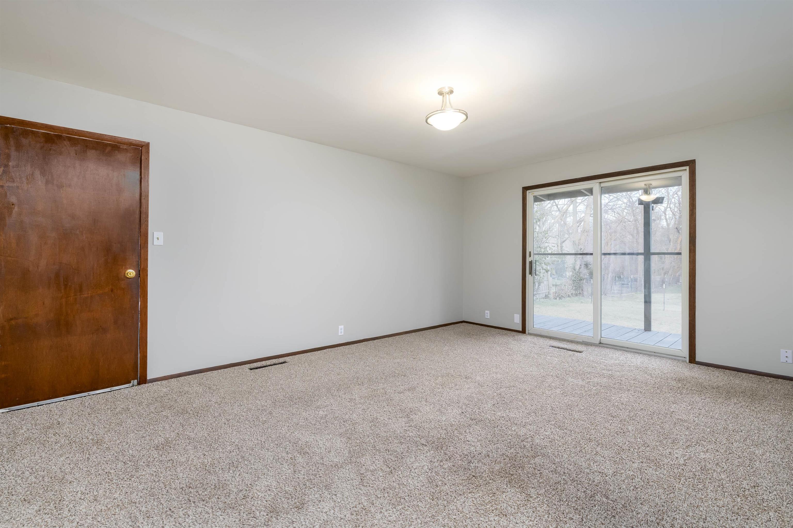 Augusta, Kansas 67010, United States, 4 Bedrooms Bedrooms, ,2 BathroomsBathrooms,Residential,Pending,63662