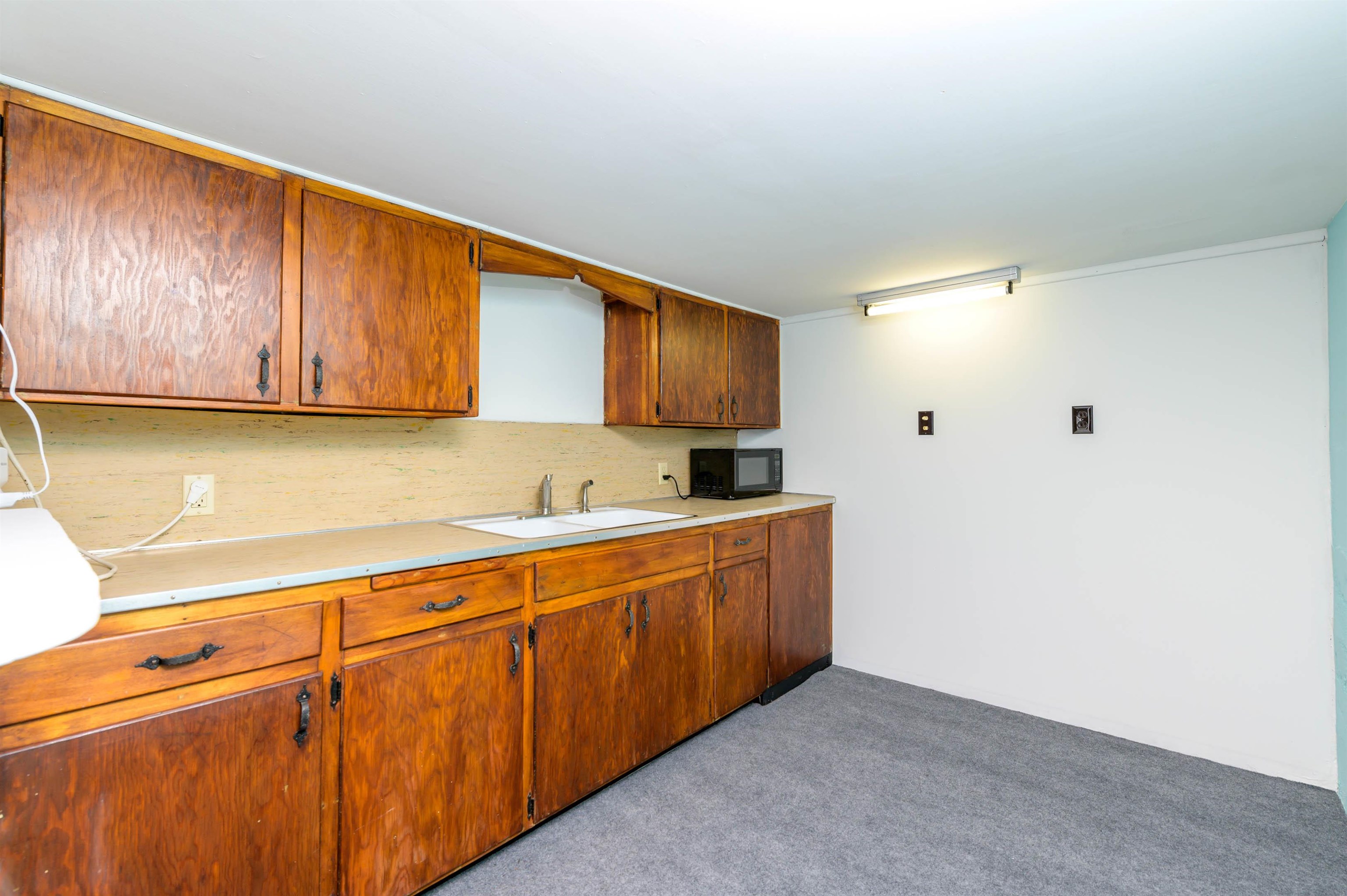 Augusta, Kansas 67010, United States, 4 Bedrooms Bedrooms, ,2 BathroomsBathrooms,Residential,Pending,63662